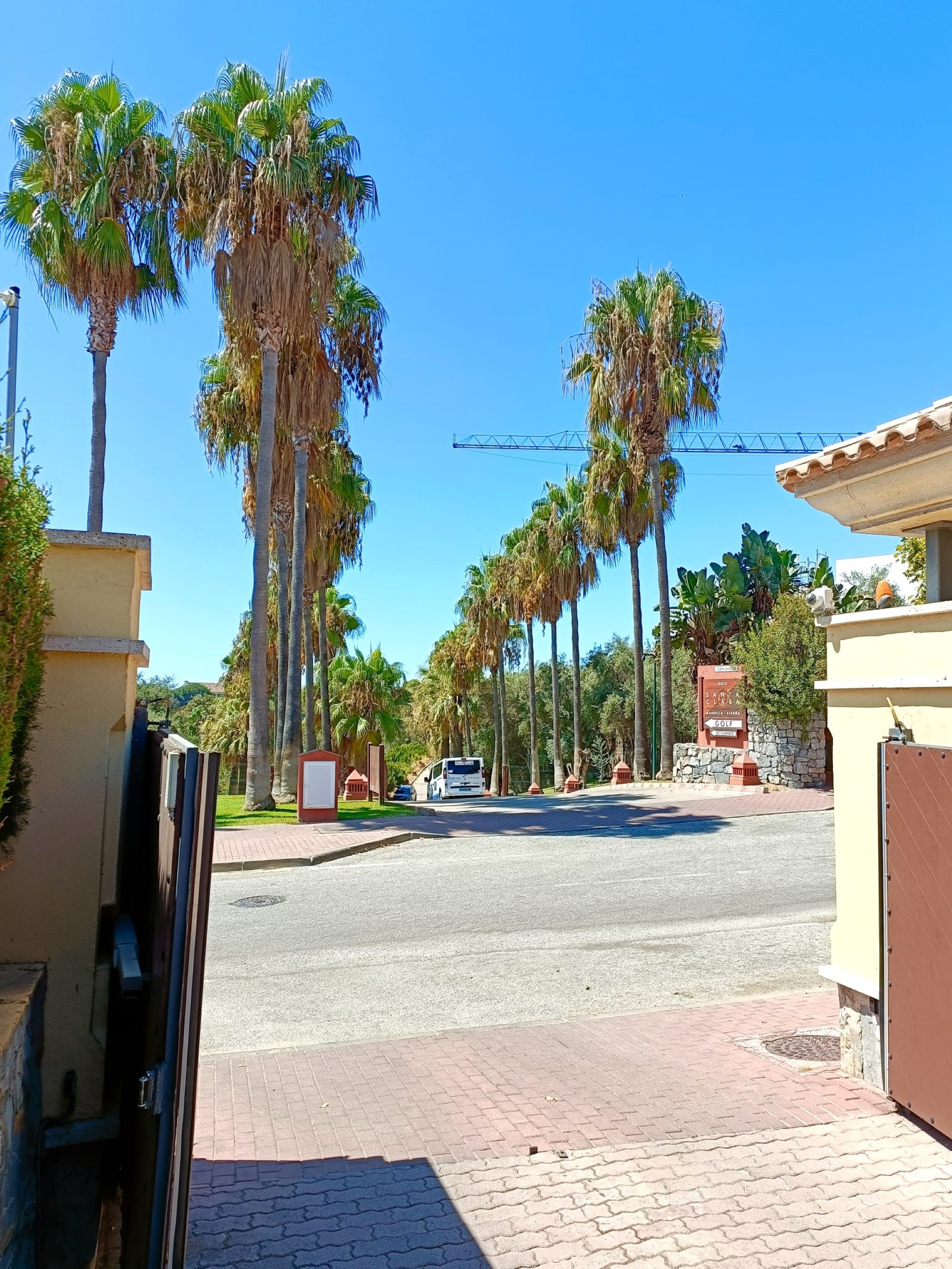 Semi-detached corner house with private pool and jacuzzi in Santa Clara Golf, Marbella East