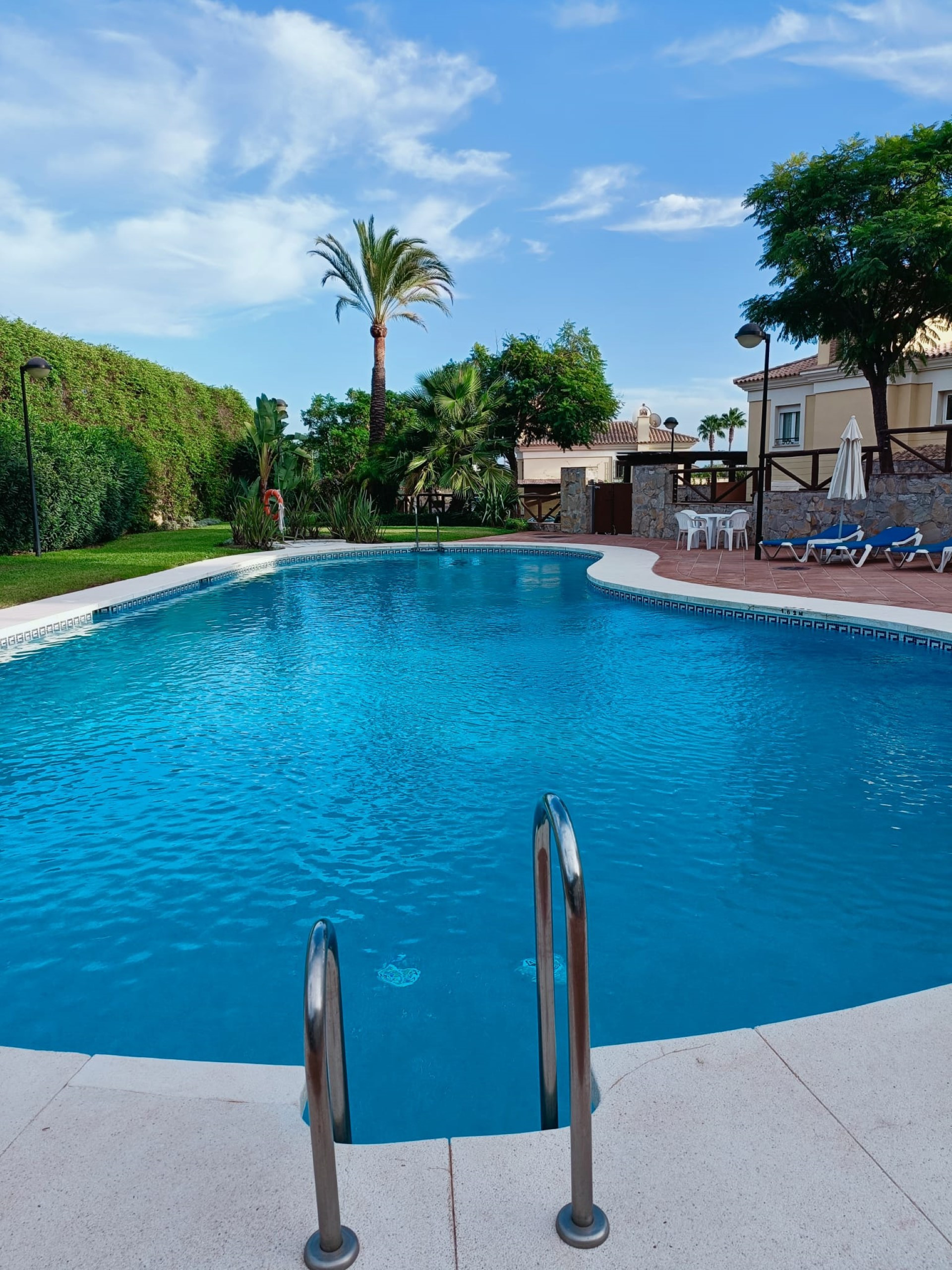 Semi-detached corner house with private pool and jacuzzi in Santa Clara Golf, Marbella East