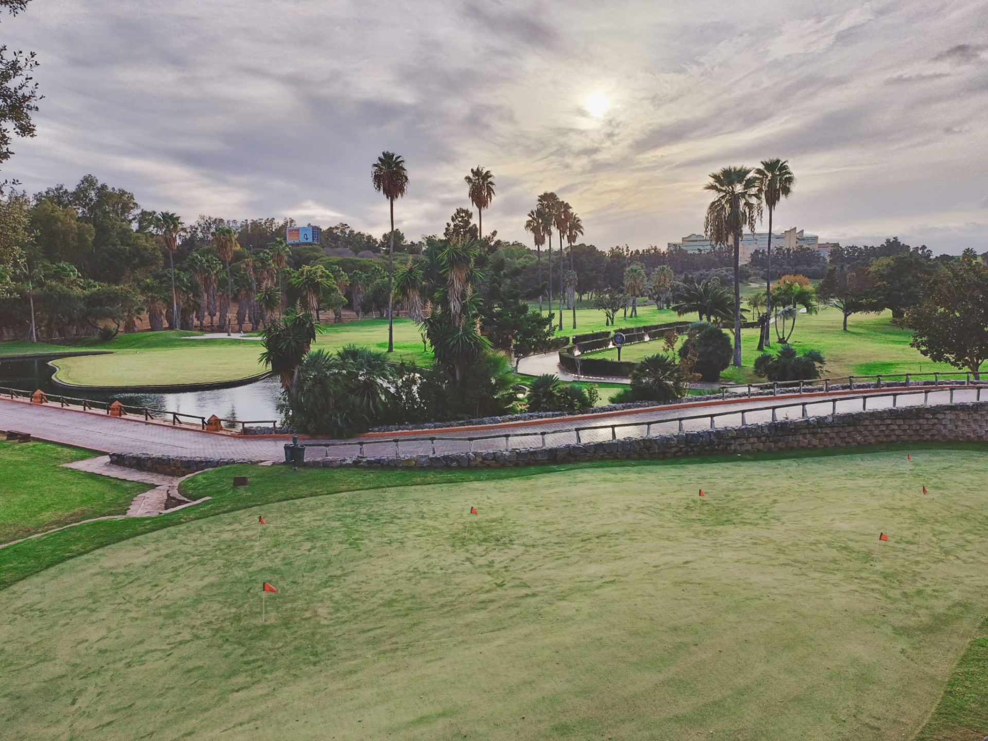 Semi-detached corner house with private pool and jacuzzi in Santa Clara Golf, Marbella East