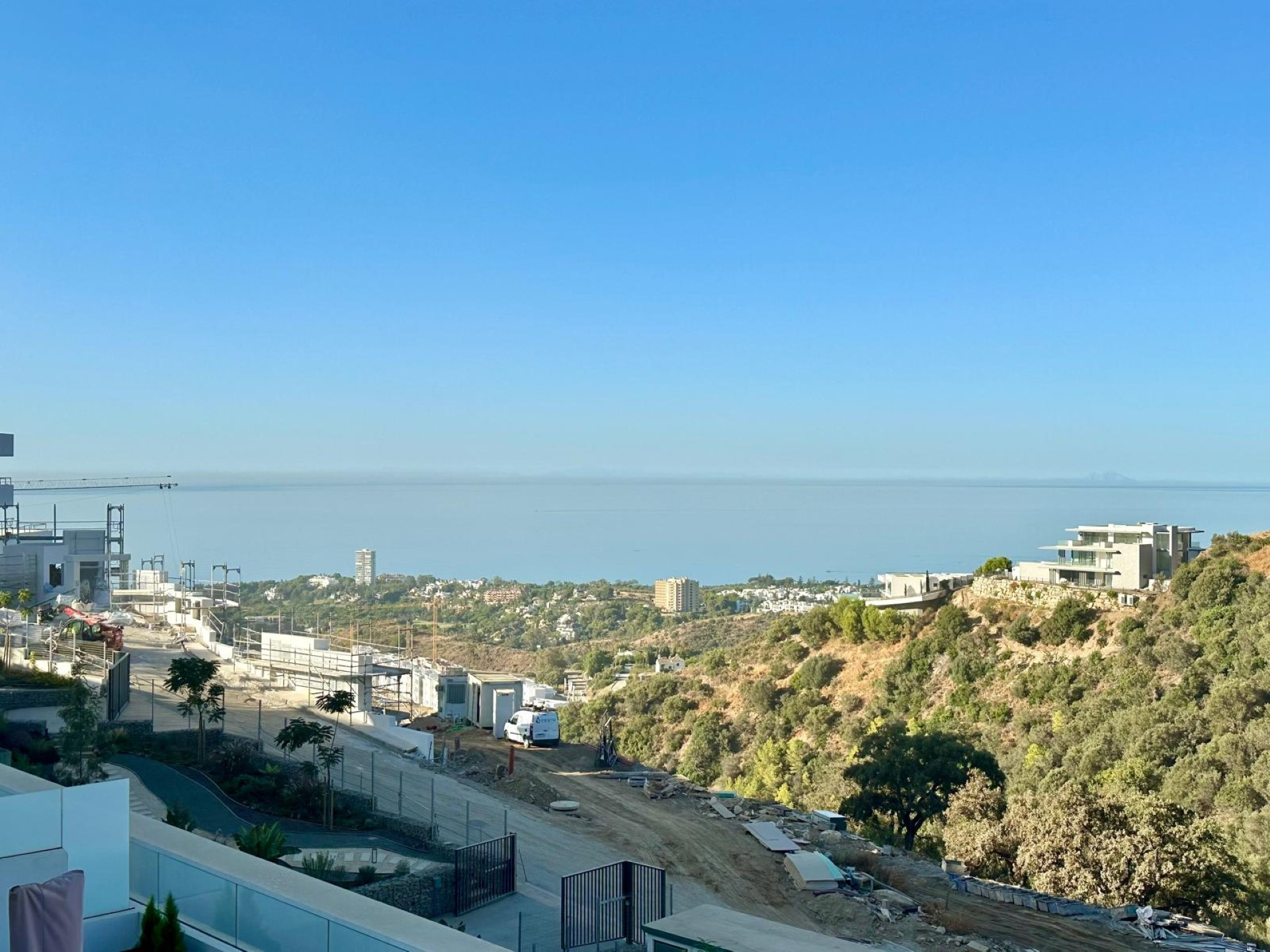 Contemporary stylish apartment with panoramic views in Los Altos de los Monteros, Marbella East