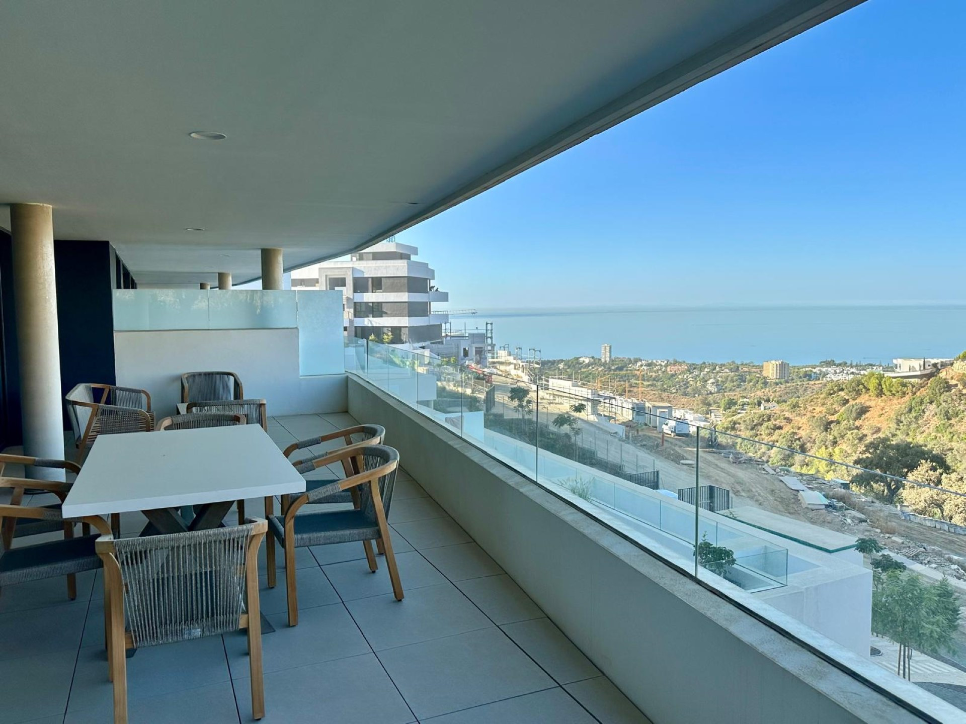 Contemporary stylish apartment with panoramic views in Los Altos de los Monteros, Marbella East
