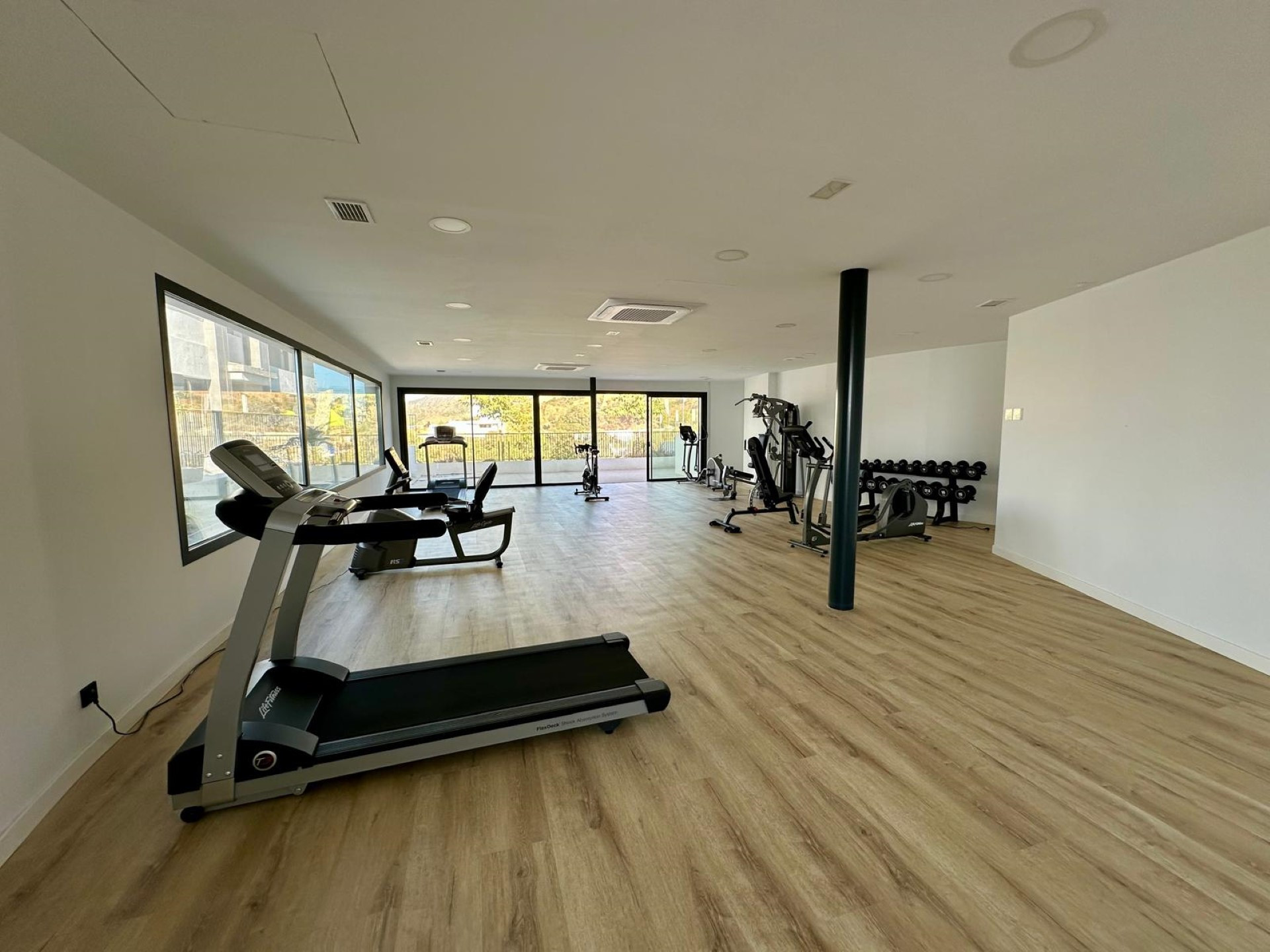 Contemporary stylish apartment with panoramic views in Los Altos de los Monteros, Marbella East