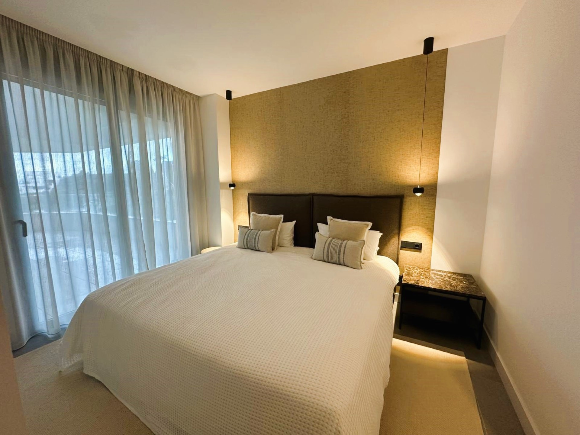 Contemporary stylish apartment with panoramic views in Los Altos de los Monteros, Marbella East