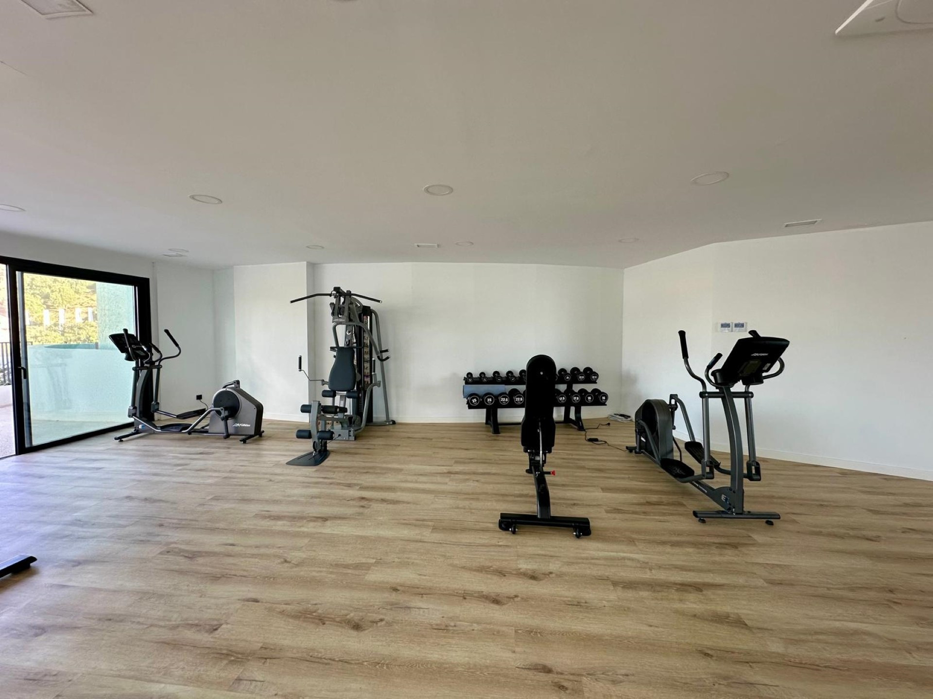 Contemporary stylish apartment with panoramic views in Los Altos de los Monteros, Marbella East