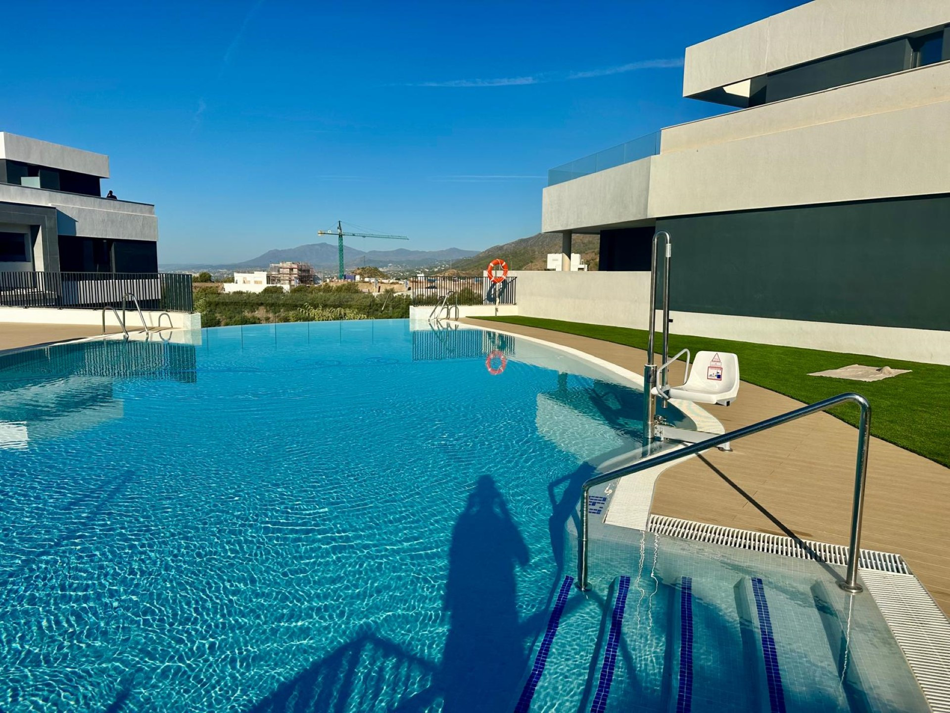 Contemporary stylish apartment with panoramic views in Los Altos de los Monteros, Marbella East