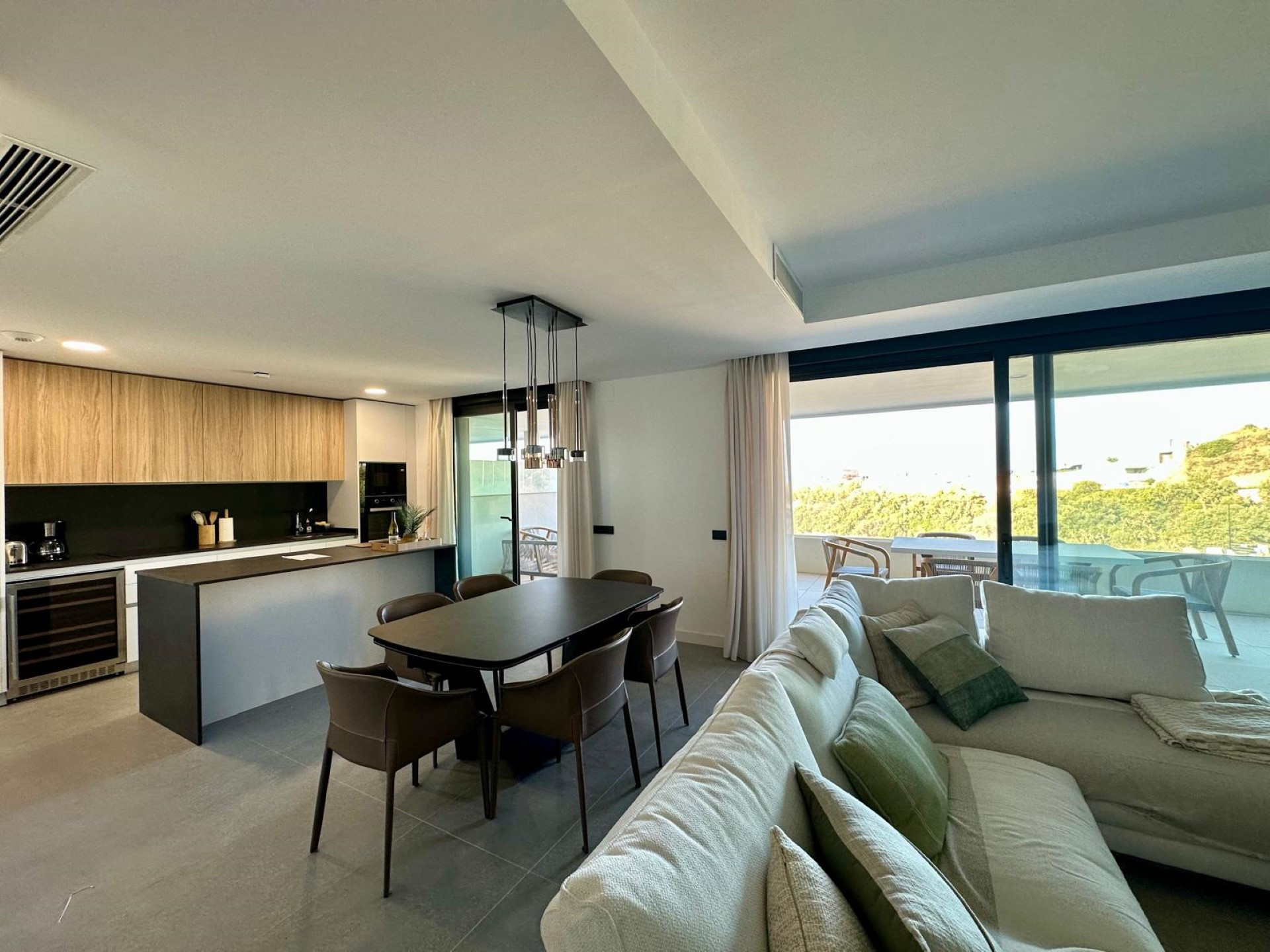 Contemporary stylish apartment with panoramic views in Los Altos de los Monteros, Marbella East