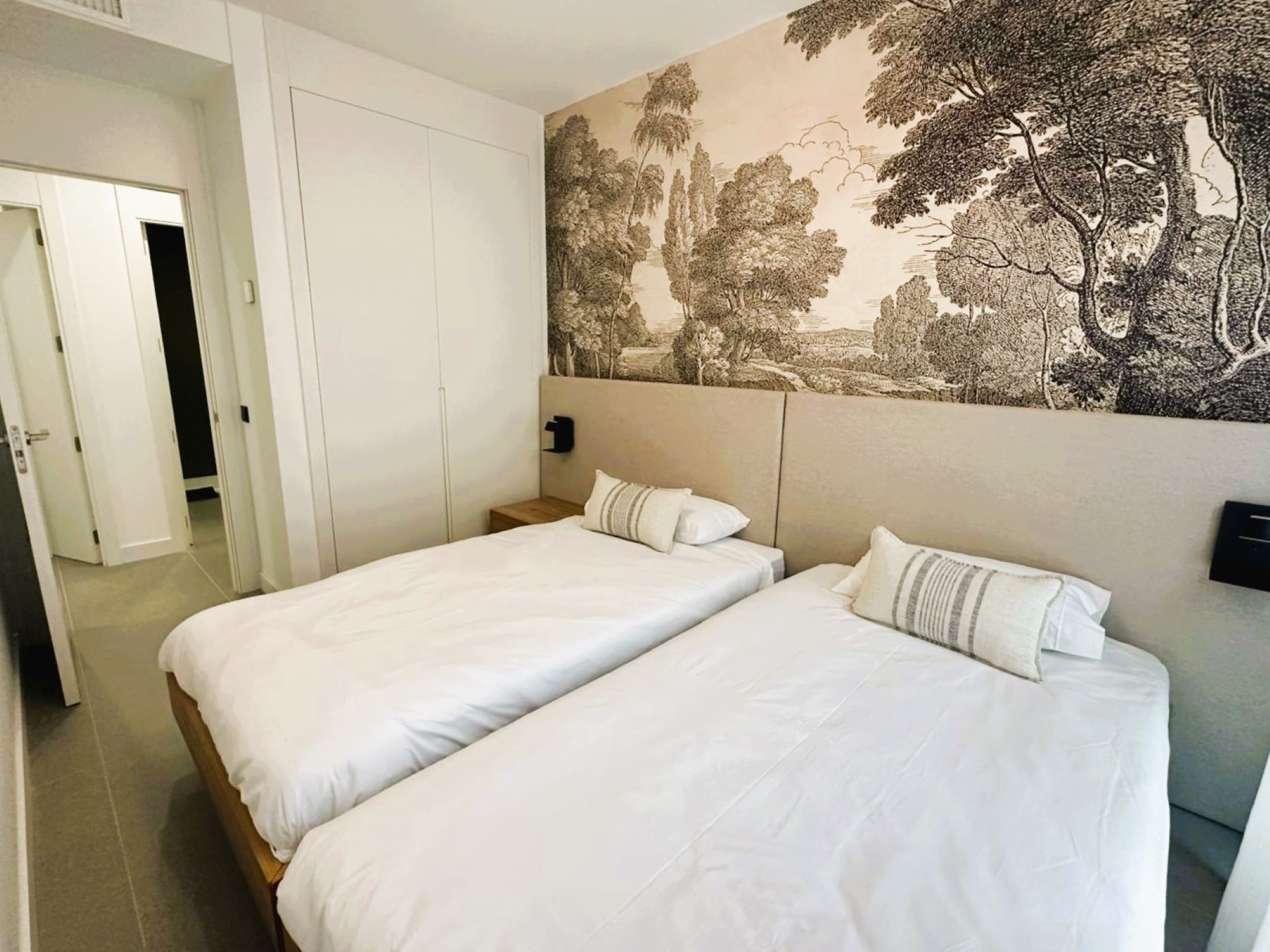 Contemporary stylish apartment with panoramic views in Los Altos de los Monteros, Marbella East