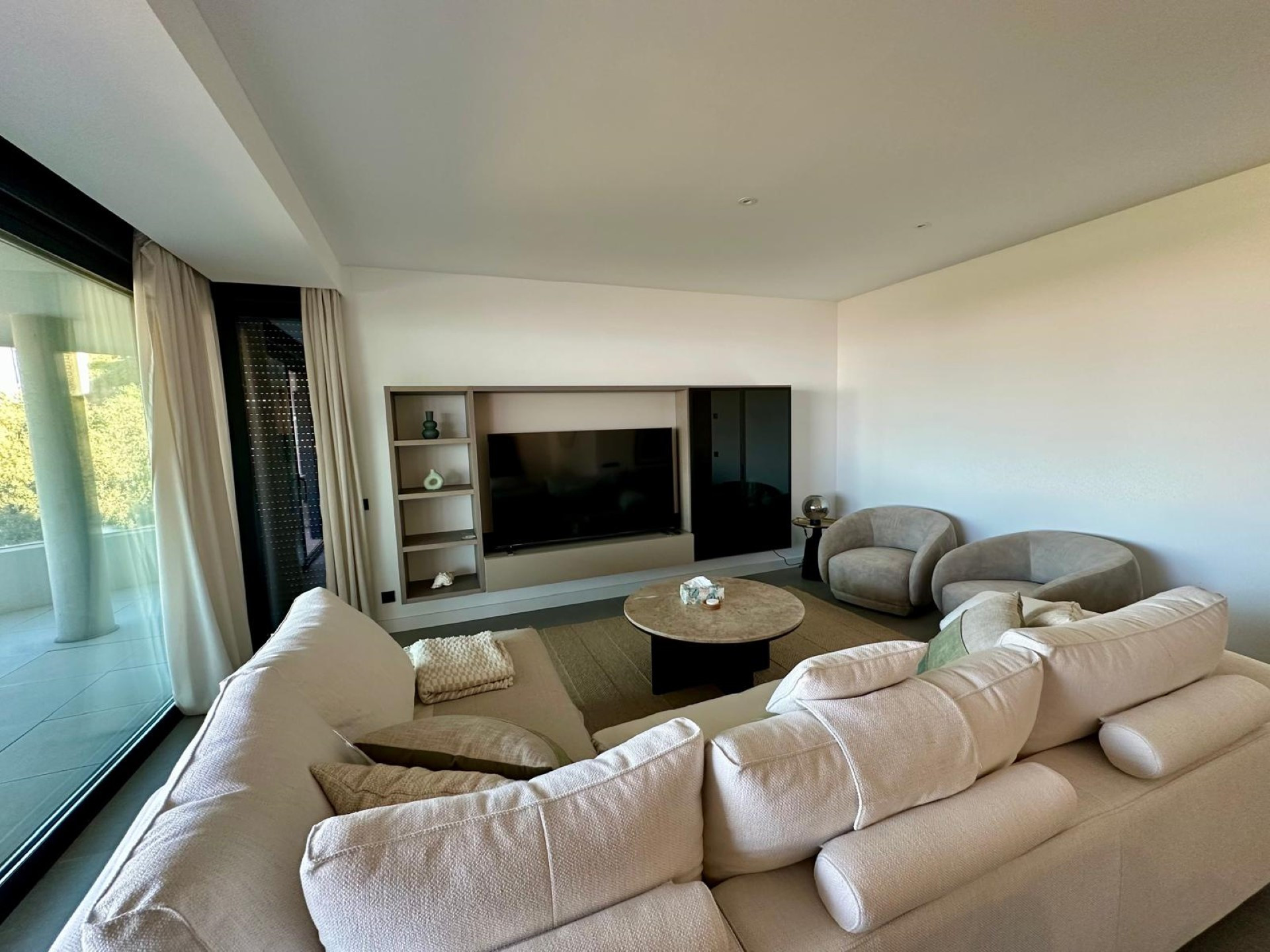 Contemporary stylish apartment with panoramic views in Los Altos de los Monteros, Marbella East