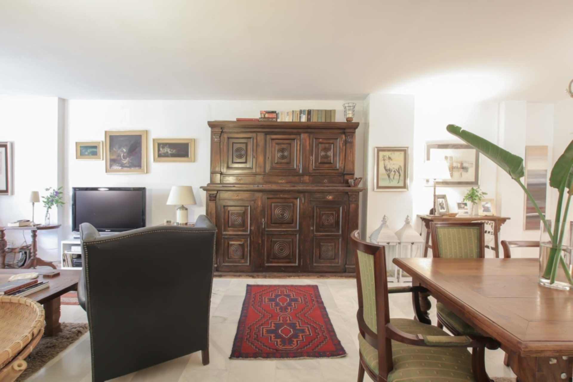 Elegant apartment on the Golden Mile.