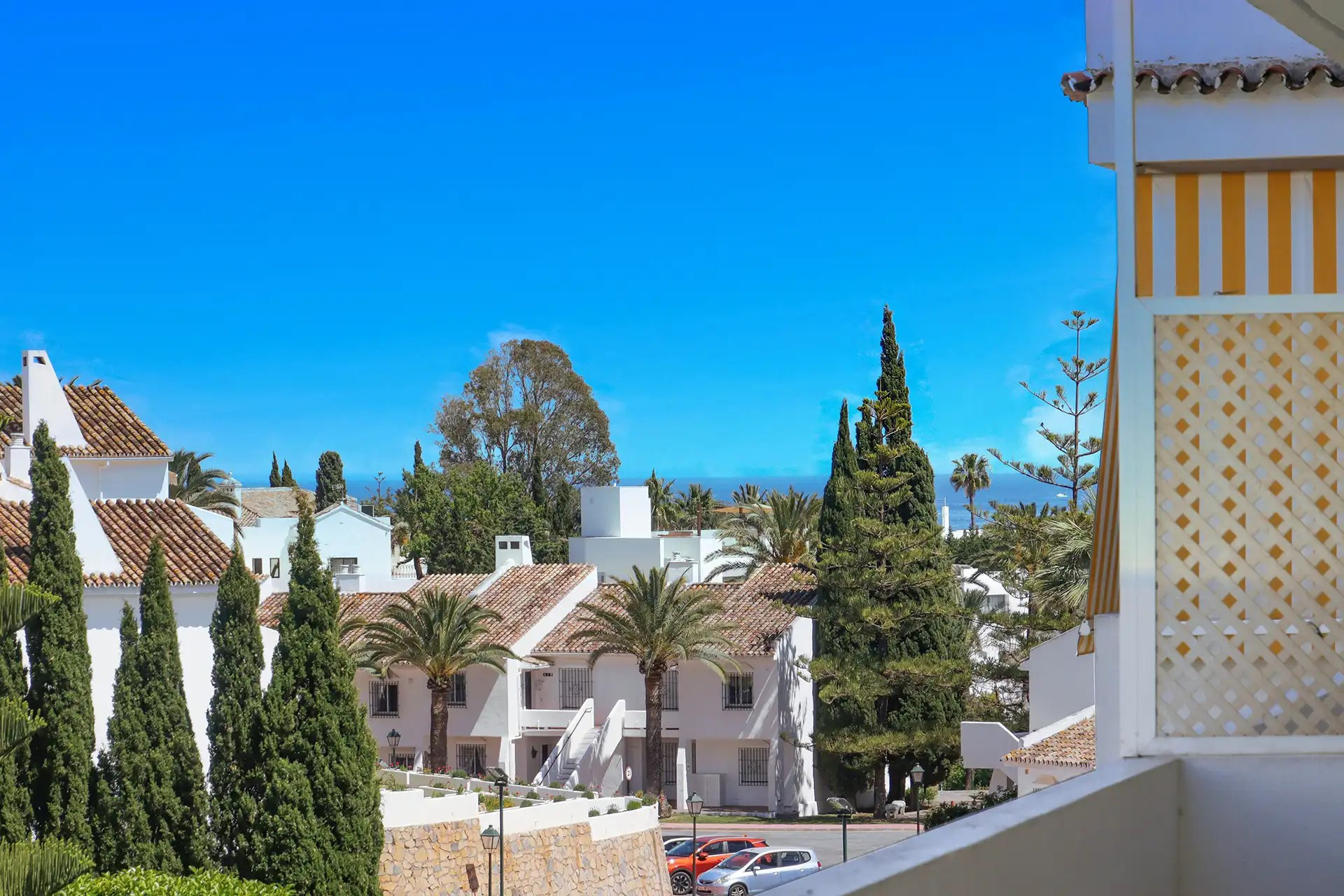 Contemporary Apartment in Nueva Andalucía.