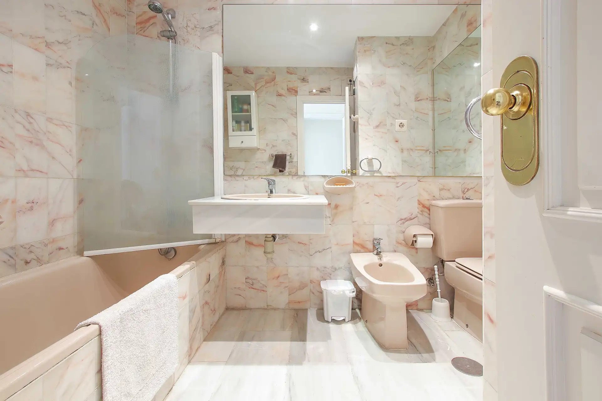 Contemporary Apartment in Nueva Andalucía.