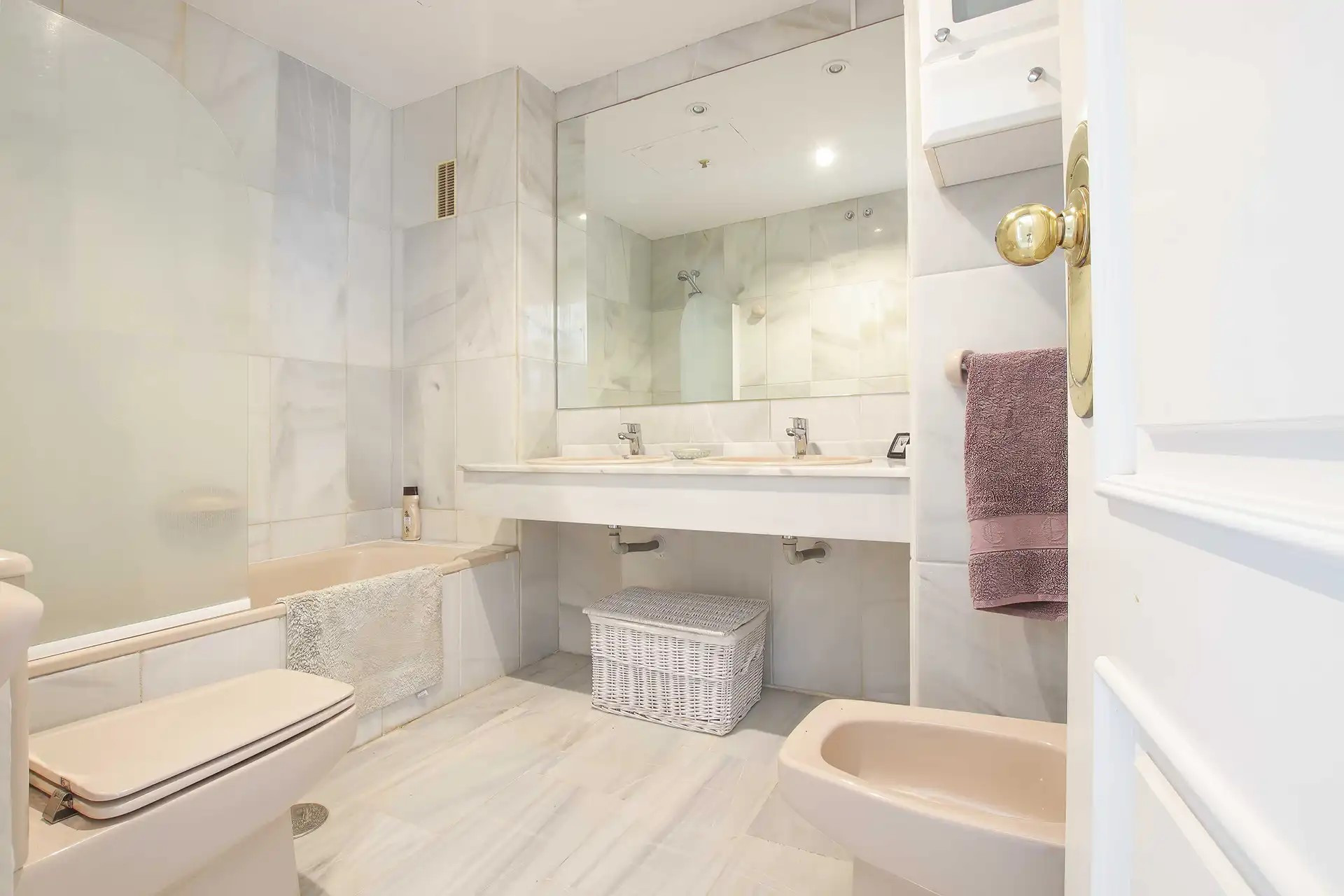 Contemporary Apartment in Nueva Andalucía.