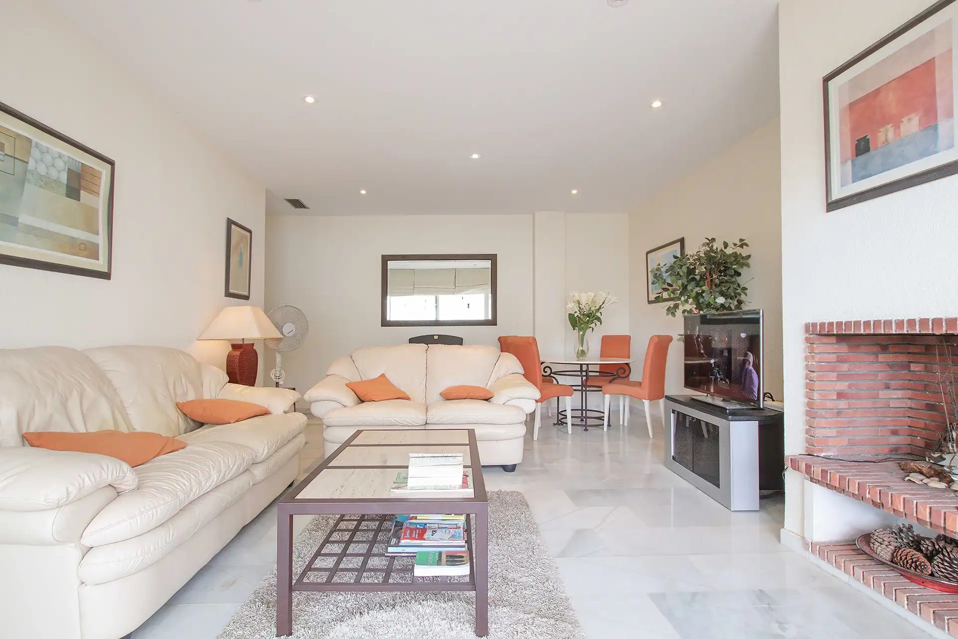 Contemporary Apartment in Nueva Andalucía.