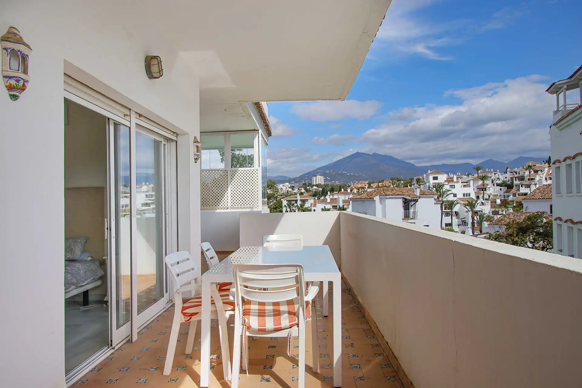 Contemporary Apartment in Nueva Andalucía.