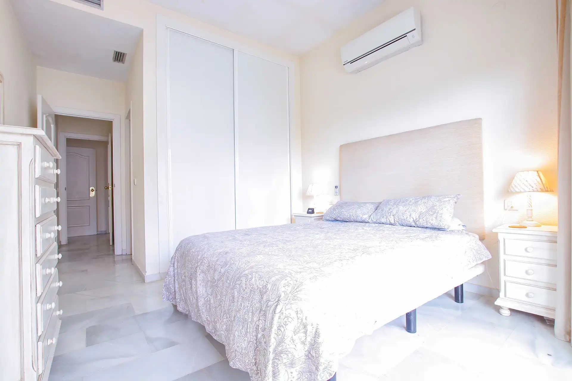 Contemporary Apartment in Nueva Andalucía.