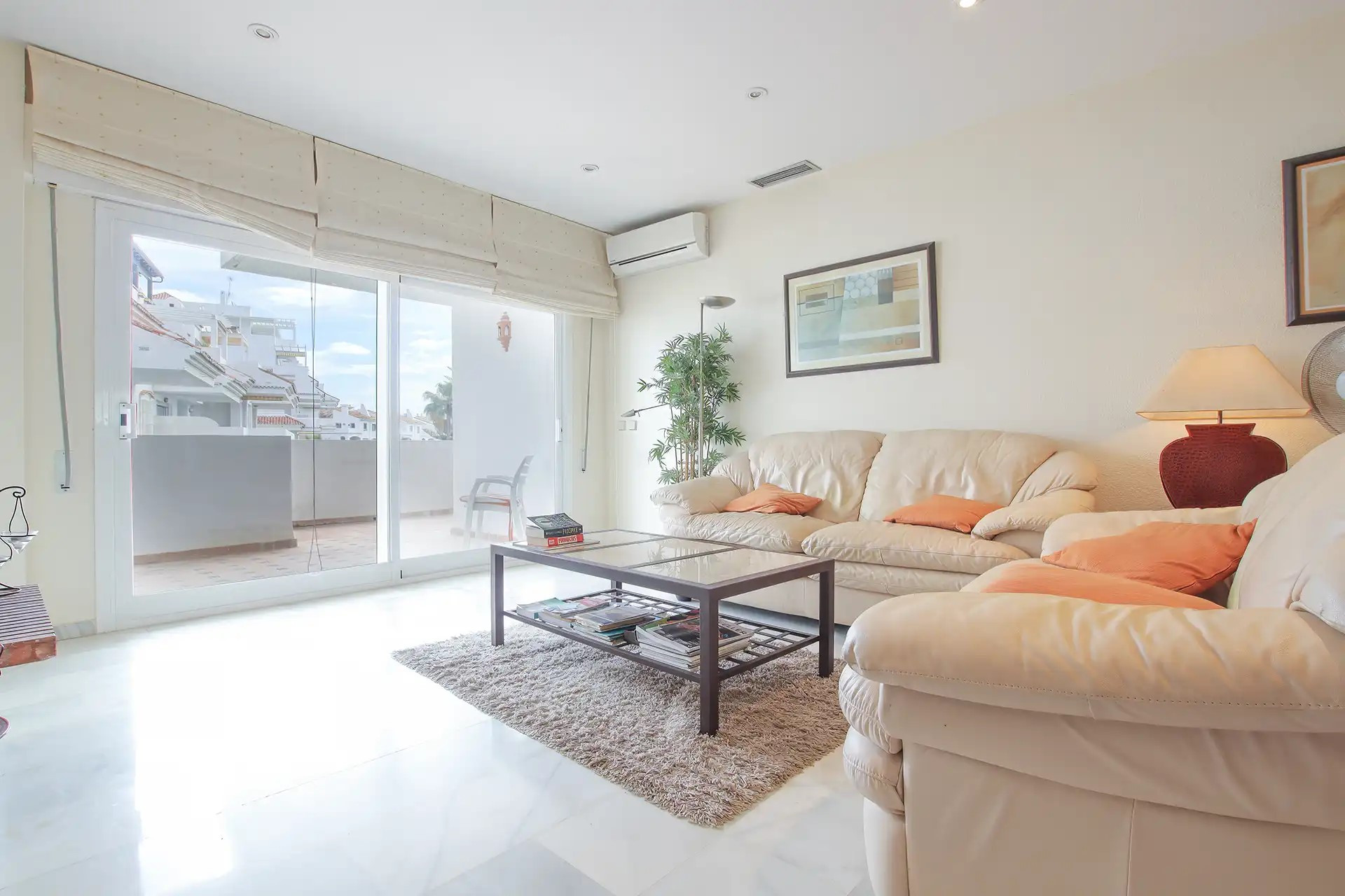 Contemporary Apartment in Nueva Andalucía.