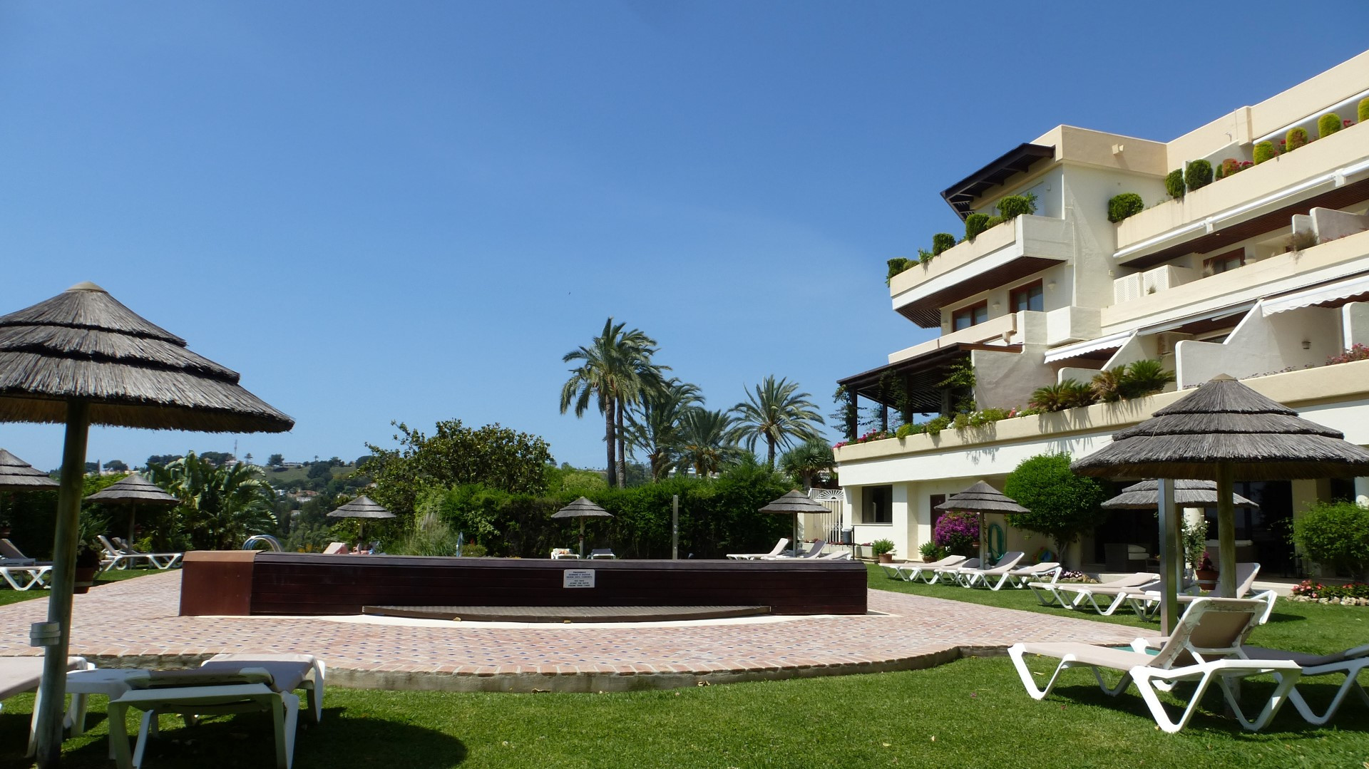 Ground floor studio in Hotel del Golf, Nueva Andalucía