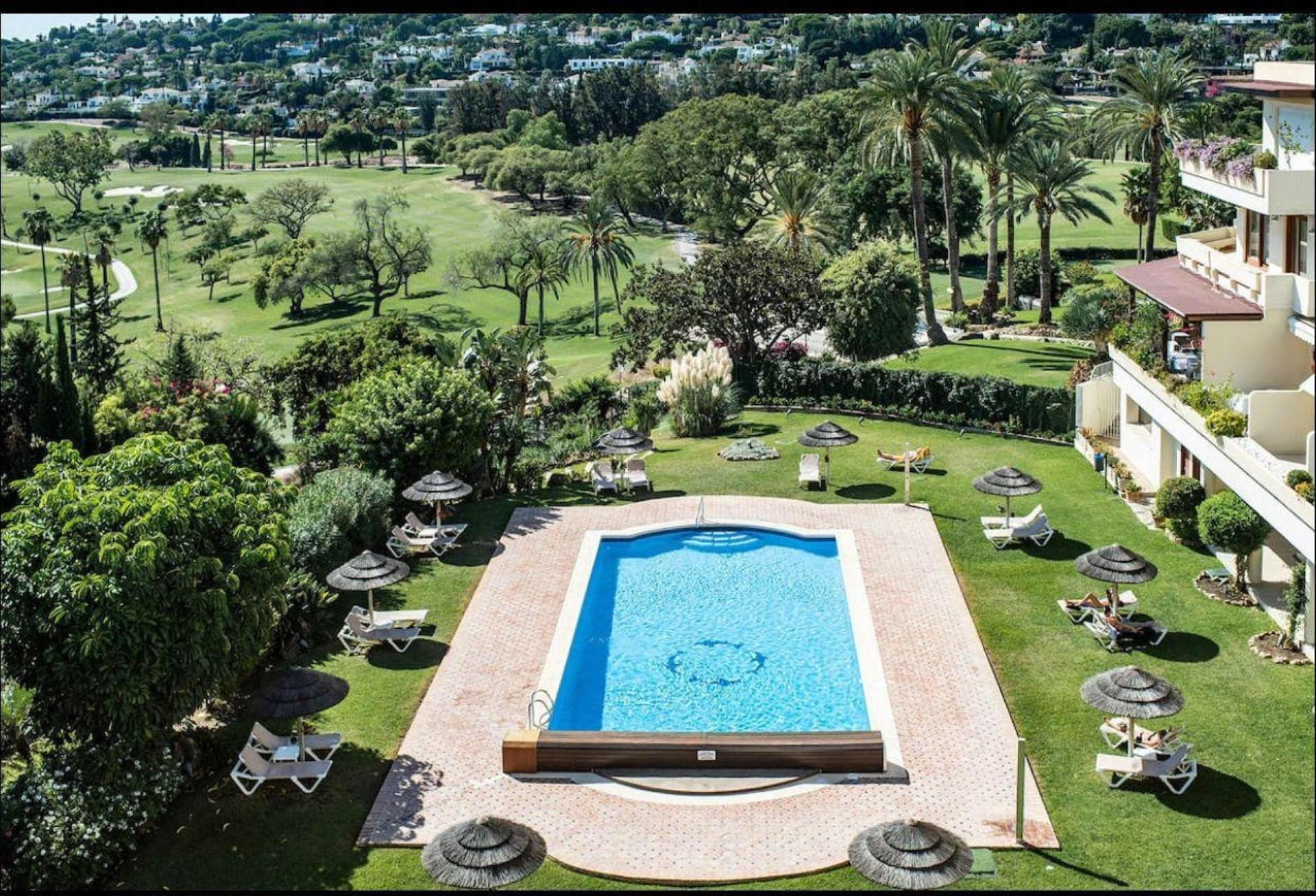 Estudio en planta baja en el Hotel del Golf, Nueva Andalucía