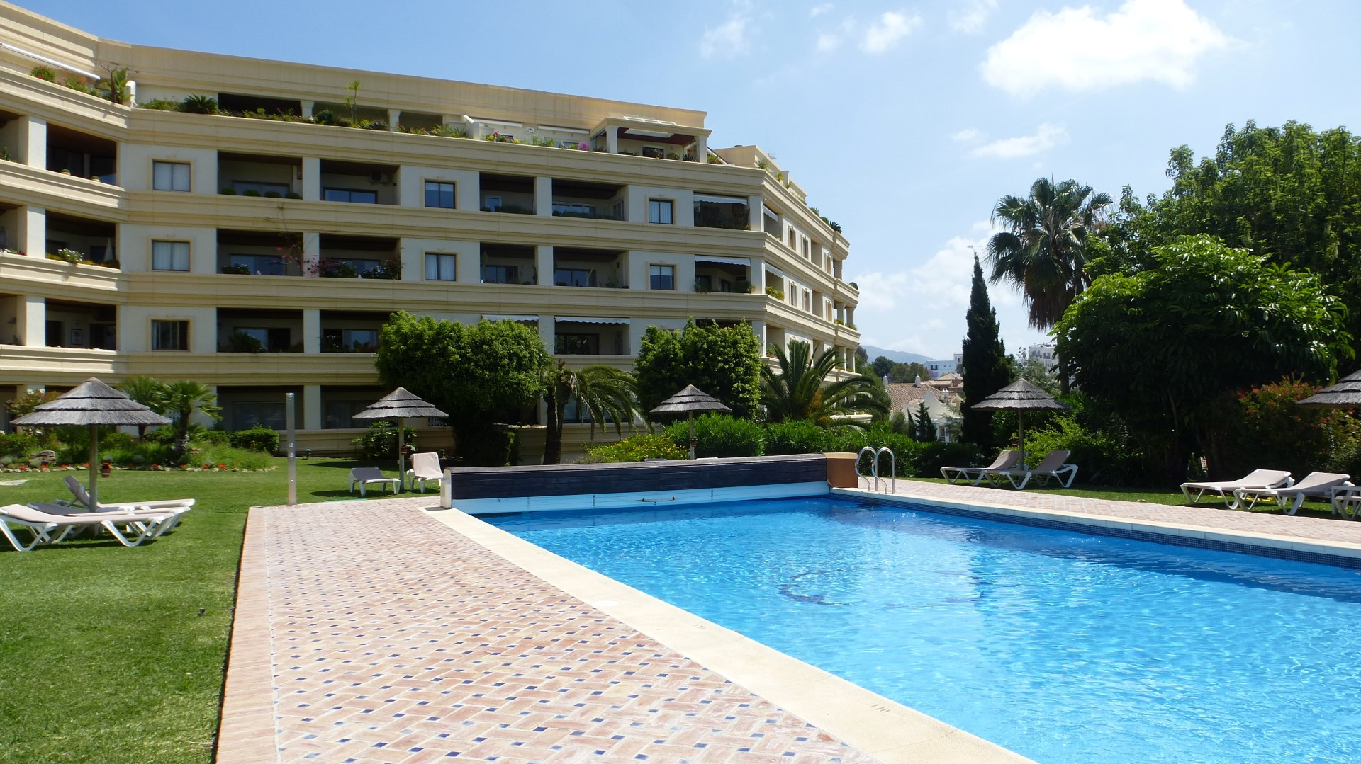 Ground floor studio in Hotel del Golf, Nueva Andalucía