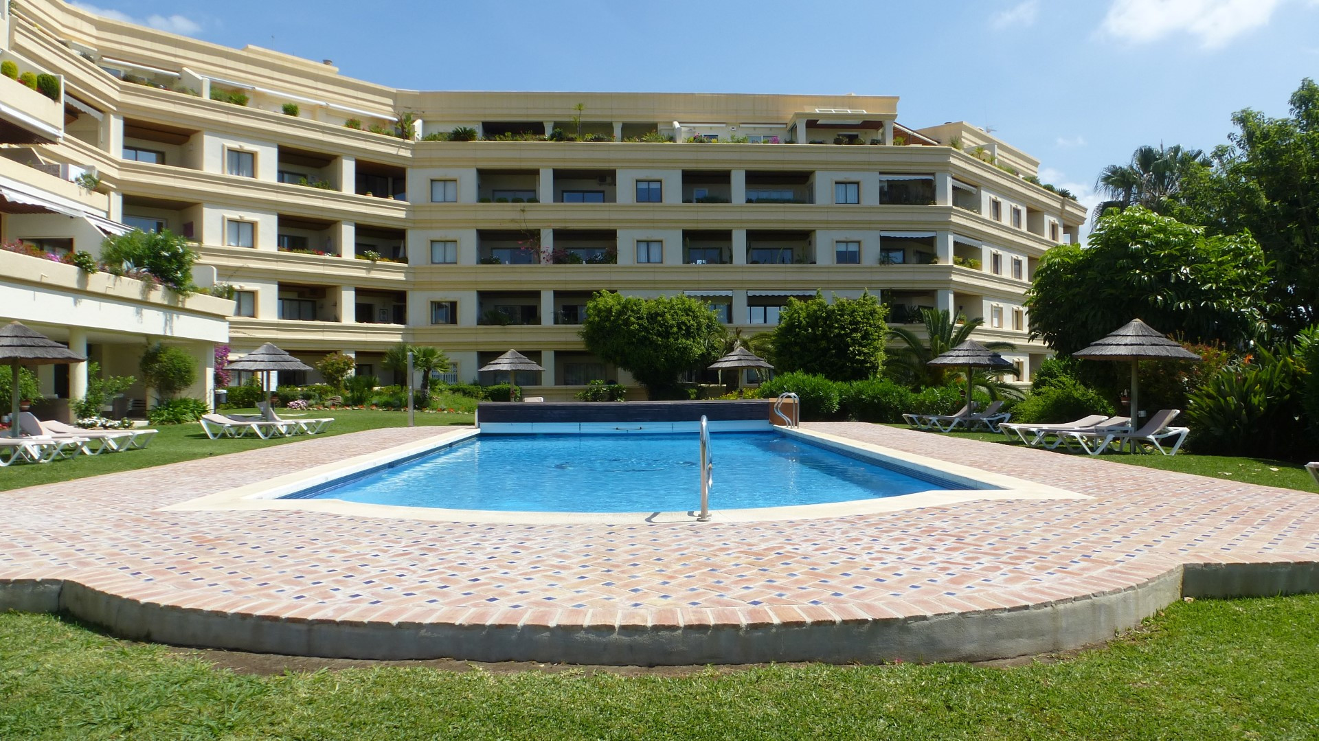 Ground floor studio in Hotel del Golf, Nueva Andalucía