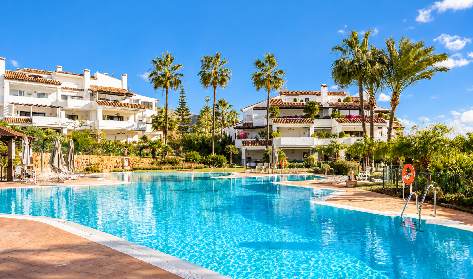 2 bedroom luxury apartment with sea views in Monte Paraiso Country Club