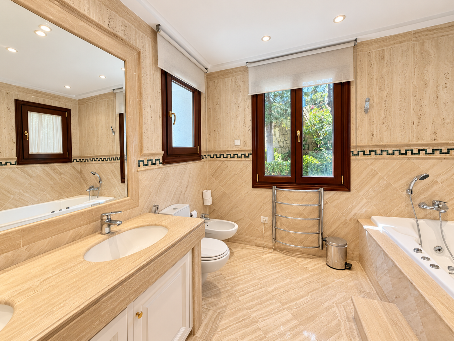 2 bedroom luxury apartment with sea views in Monte Paraiso Country Club