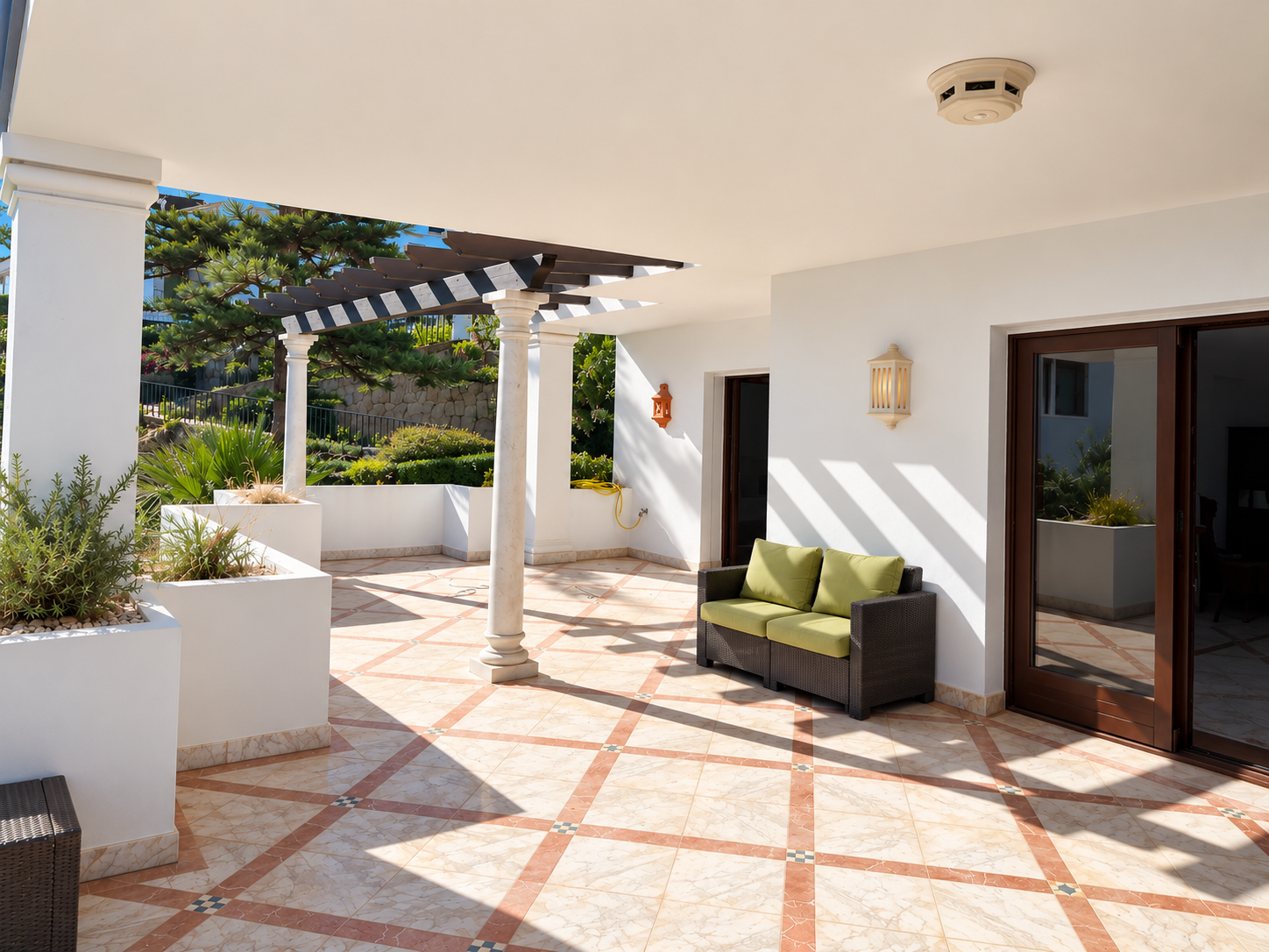 2 bedroom luxury apartment with sea views in Monte Paraiso Country Club