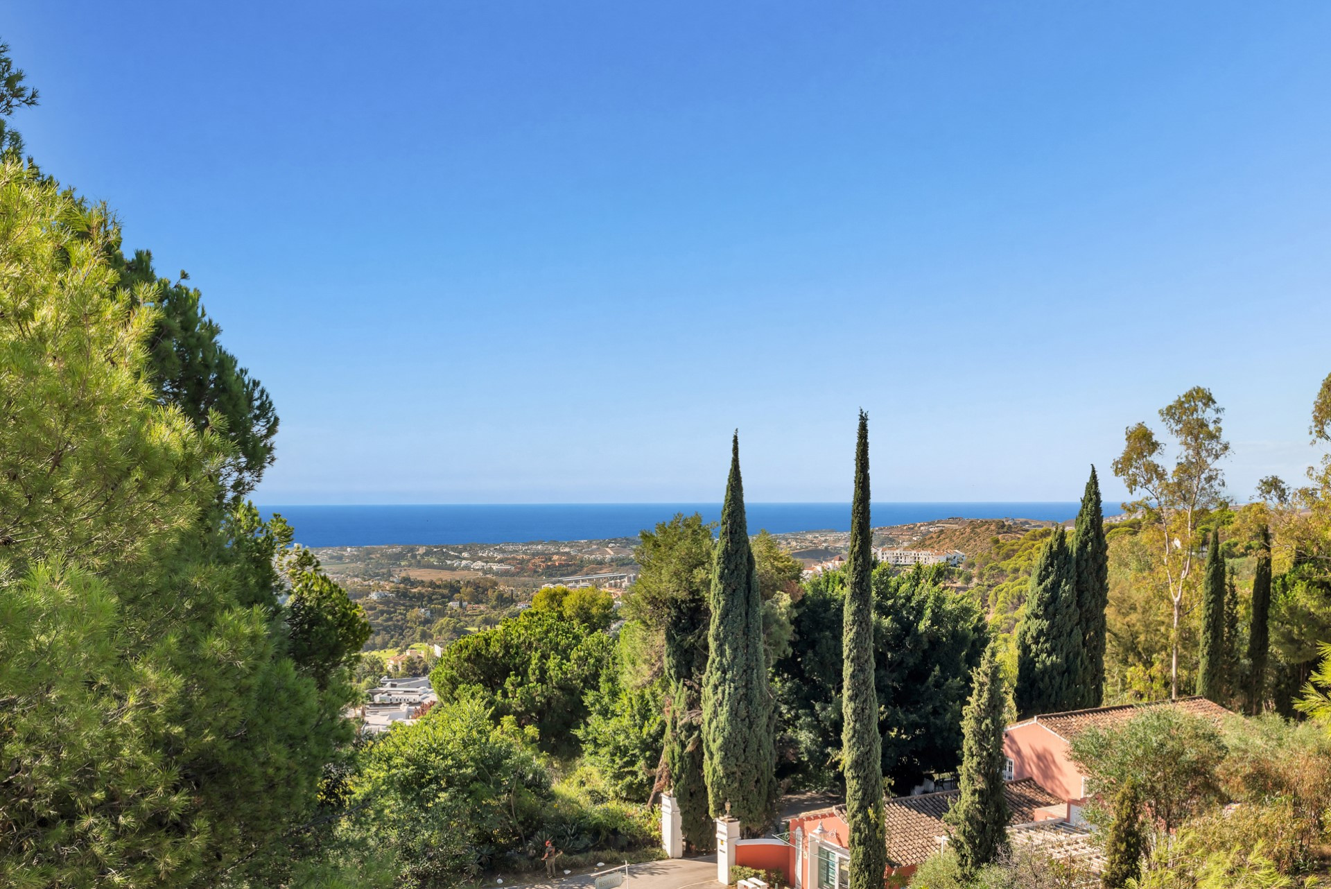 Renovated 5-bedroom luxury villa in El Madroñal