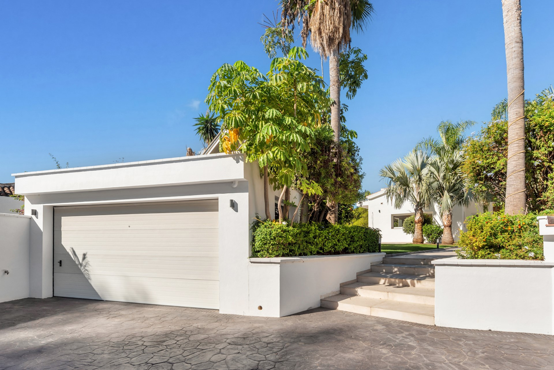 Renovated 5-bedroom luxury villa in El Madroñal
