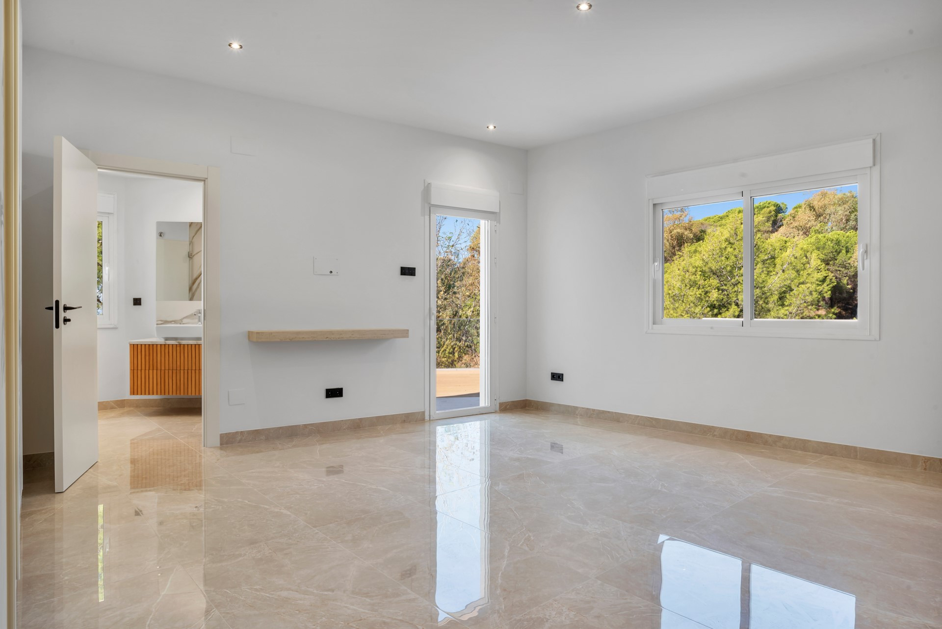 Renovated 5-bedroom luxury villa in El Madroñal