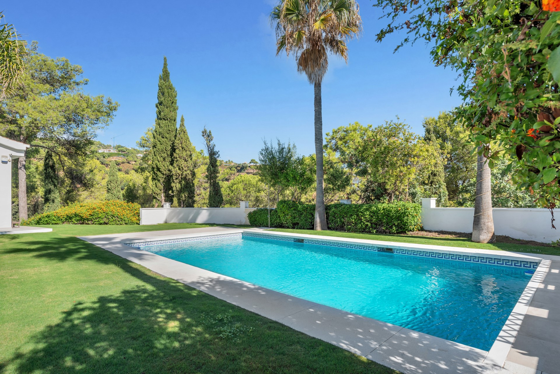 Renovated 5-bedroom luxury villa in El Madroñal