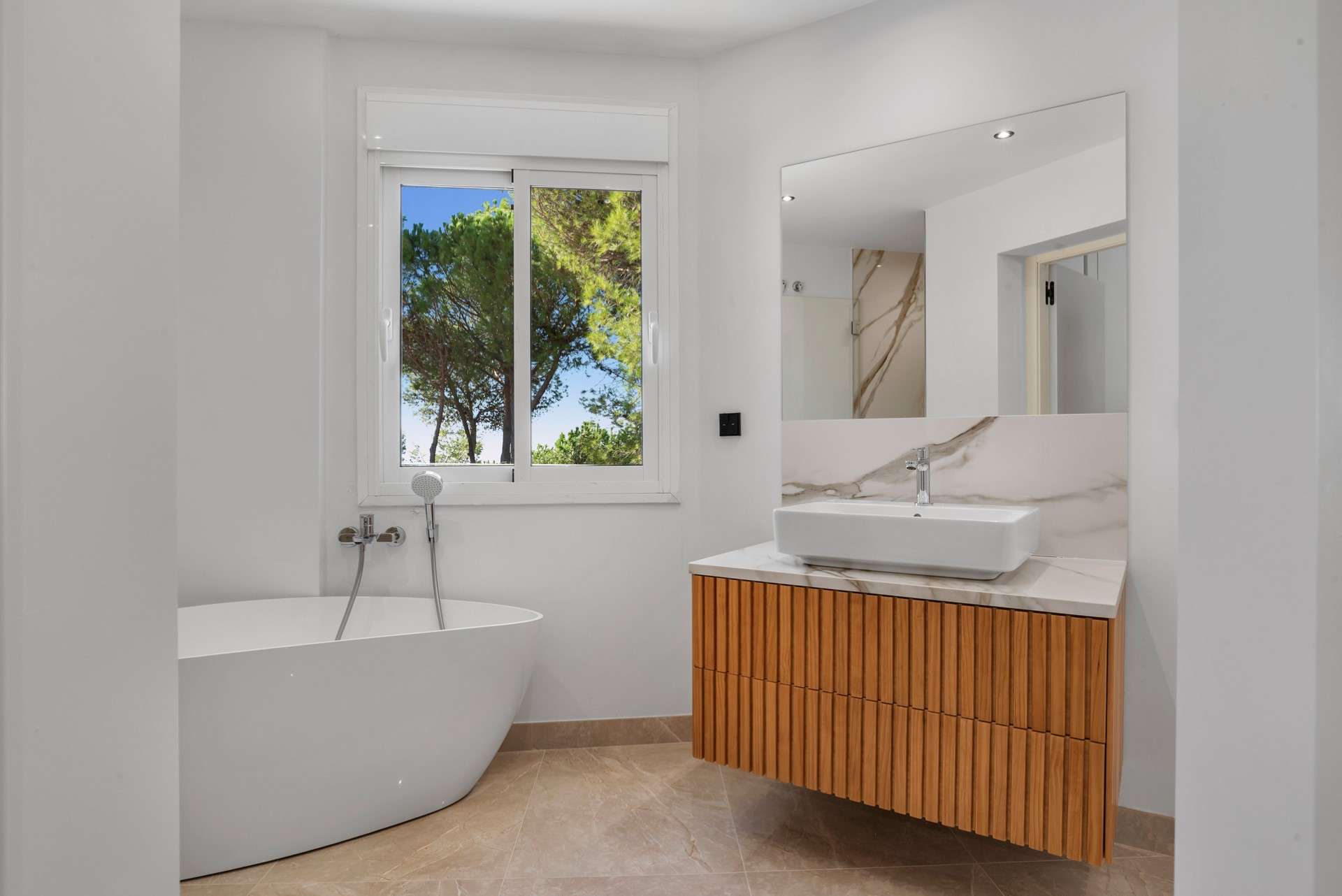 Renovated 5-bedroom luxury villa in El Madroñal