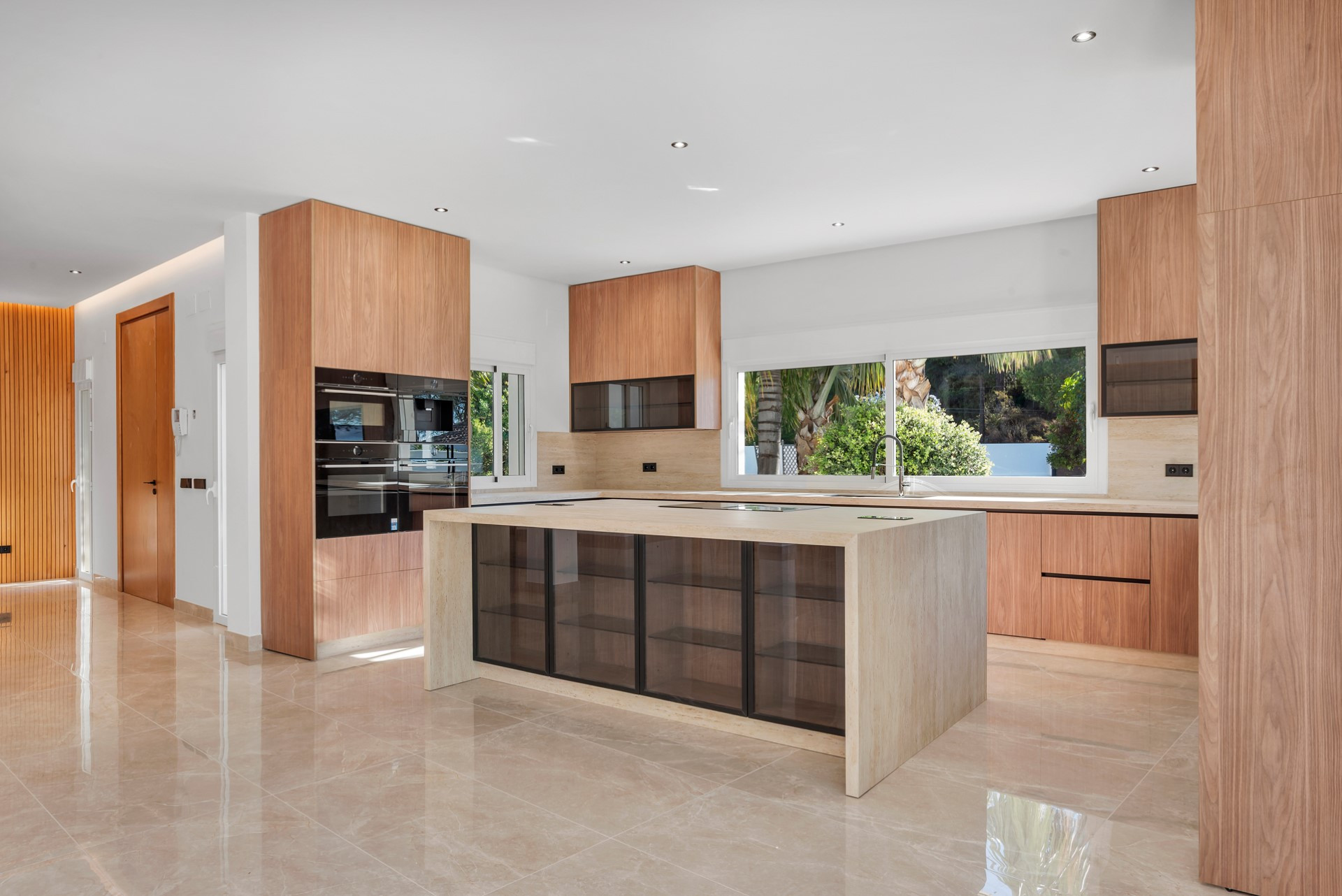 Renovated 5-bedroom luxury villa in El Madroñal