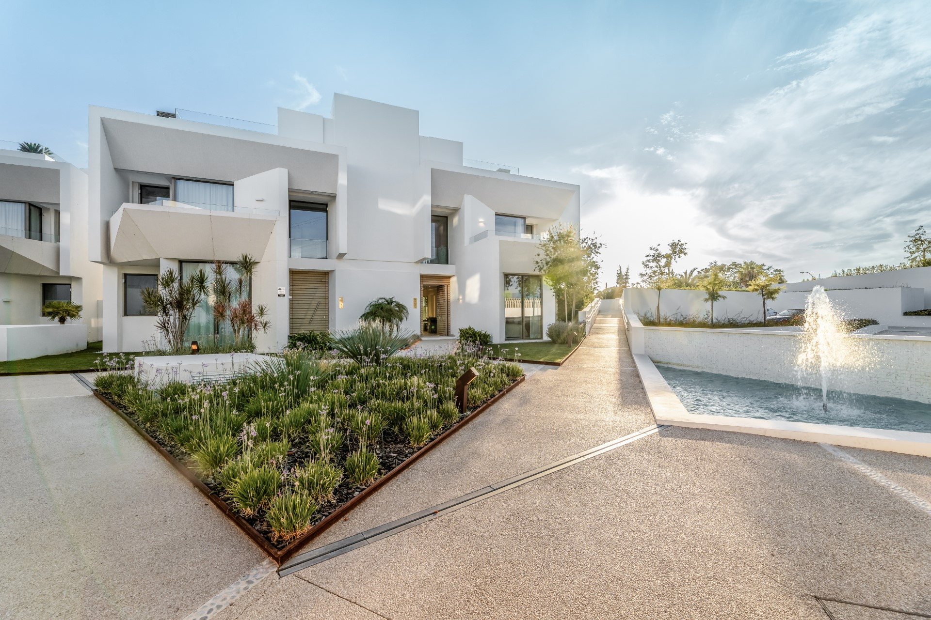 Luxury modern-architecture semi-detached villa in Nueva Andalucía