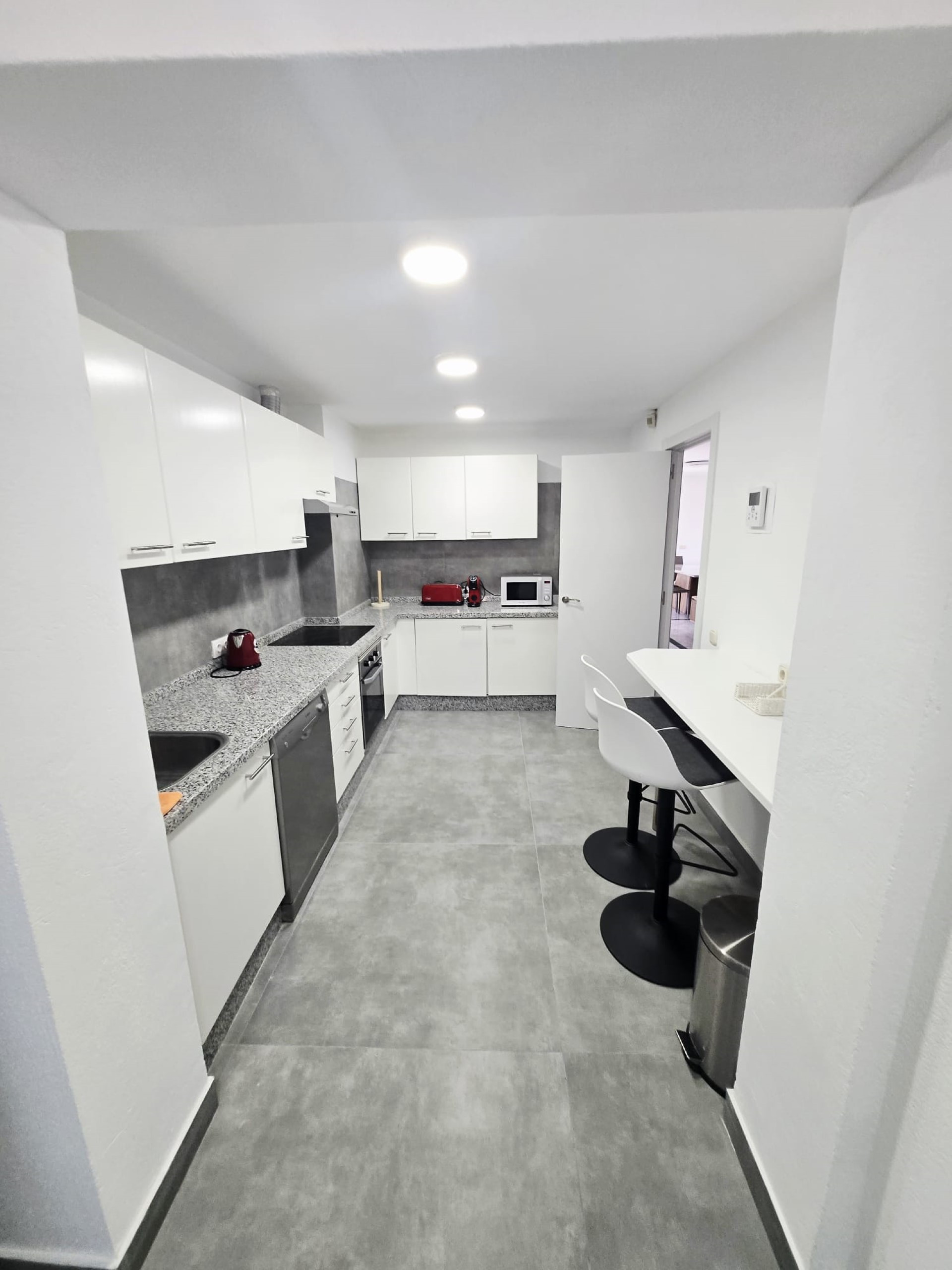 3 bedroom east facing corner apartment with a private terrace in Tembo Banús, Puerto Banús.