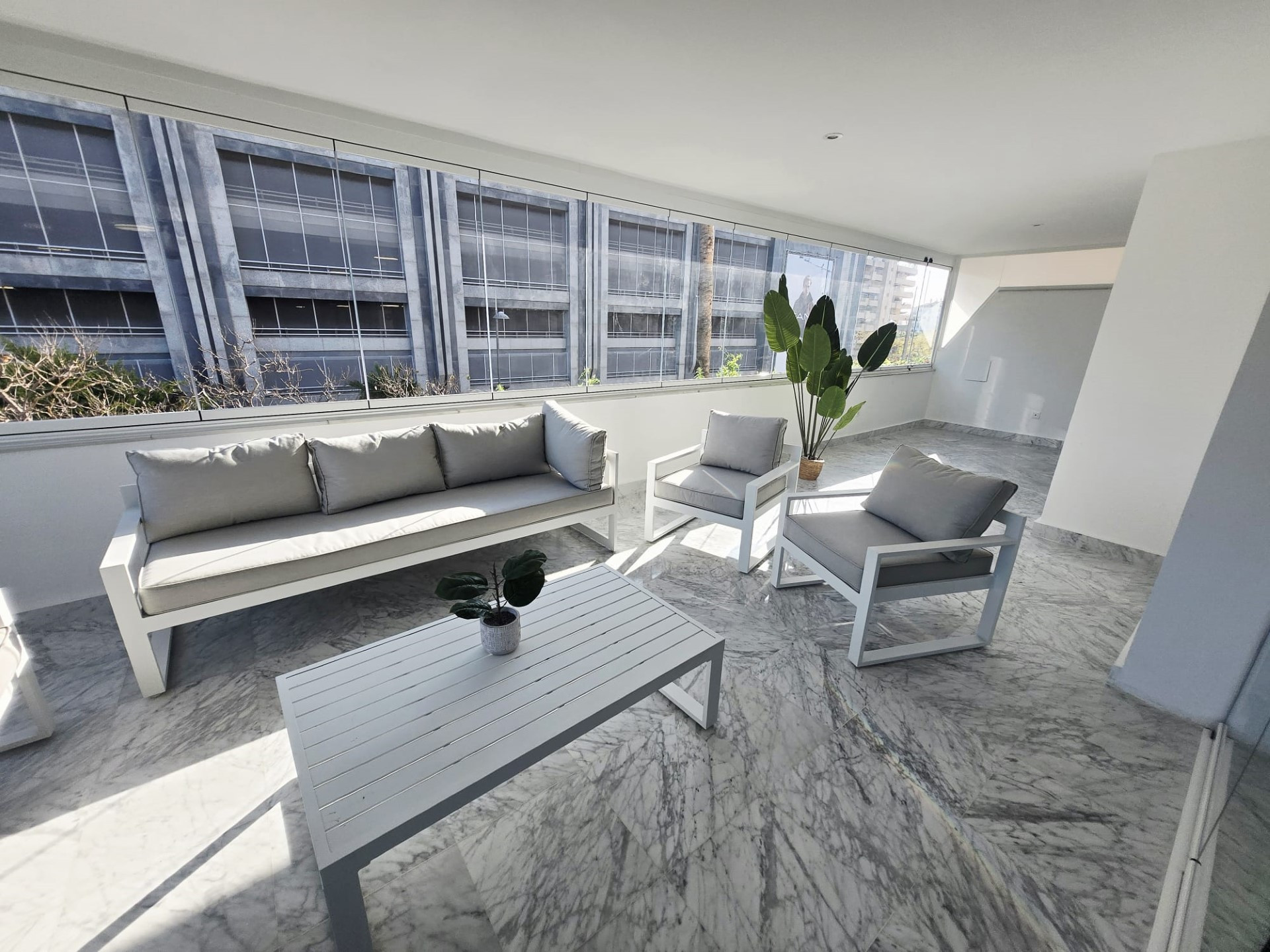 3 bedroom east facing corner apartment with a private terrace in Tembo Banús, Puerto Banús.