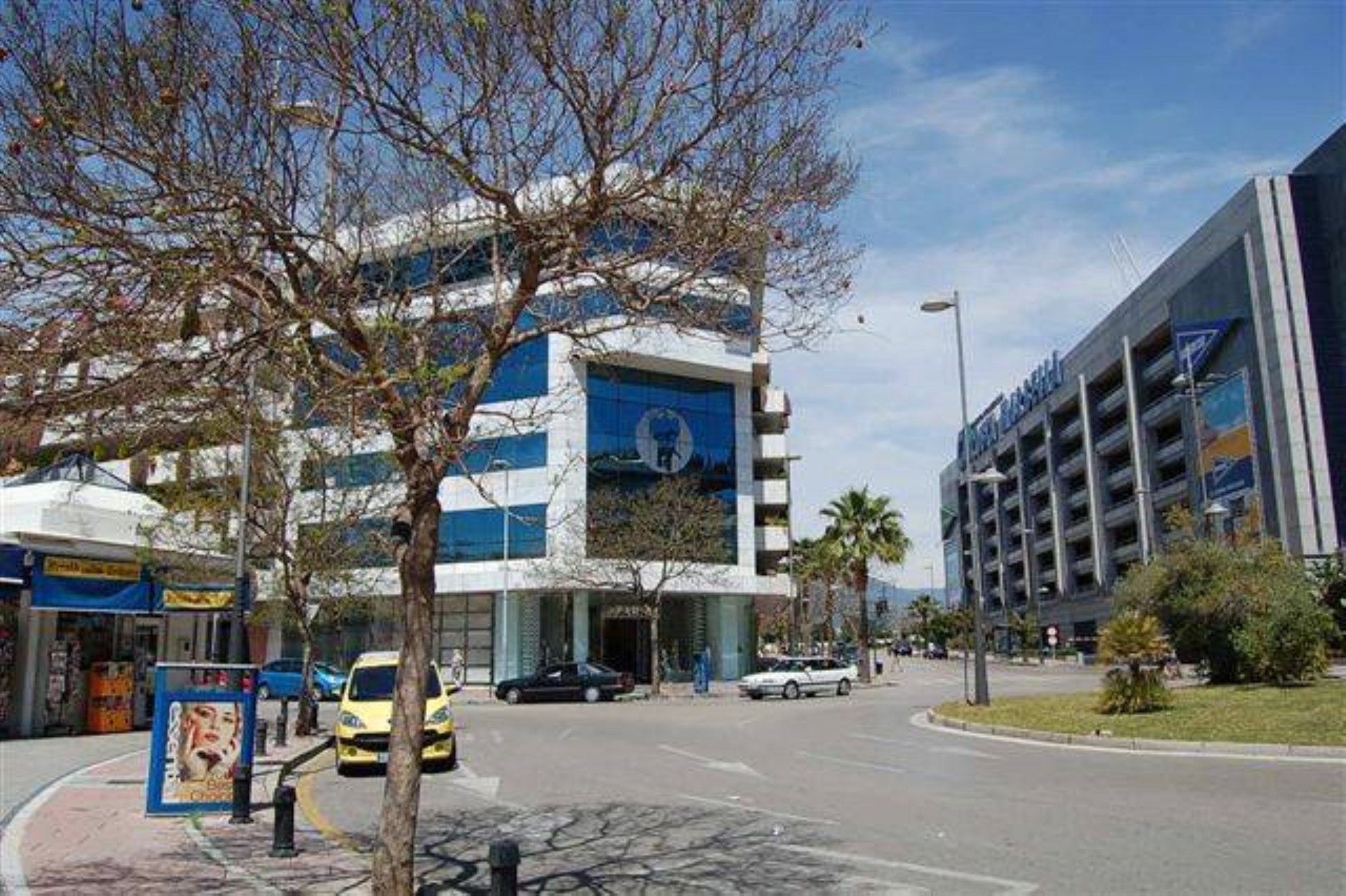 3 bedroom east facing corner apartment with a private terrace in Tembo Banús, Puerto Banús.