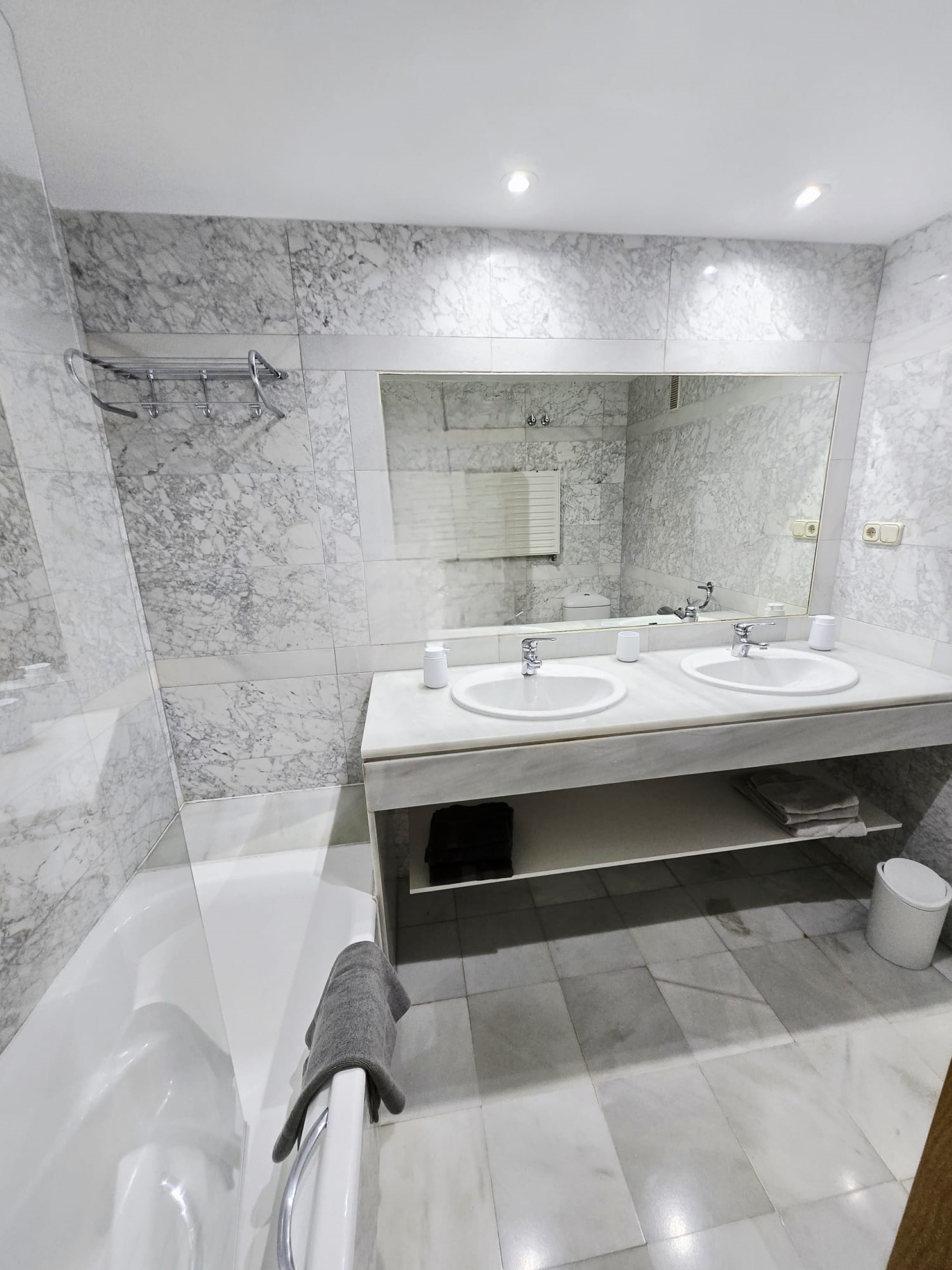 3 bedroom east facing corner apartment with a private terrace in Tembo Banús, Puerto Banús.