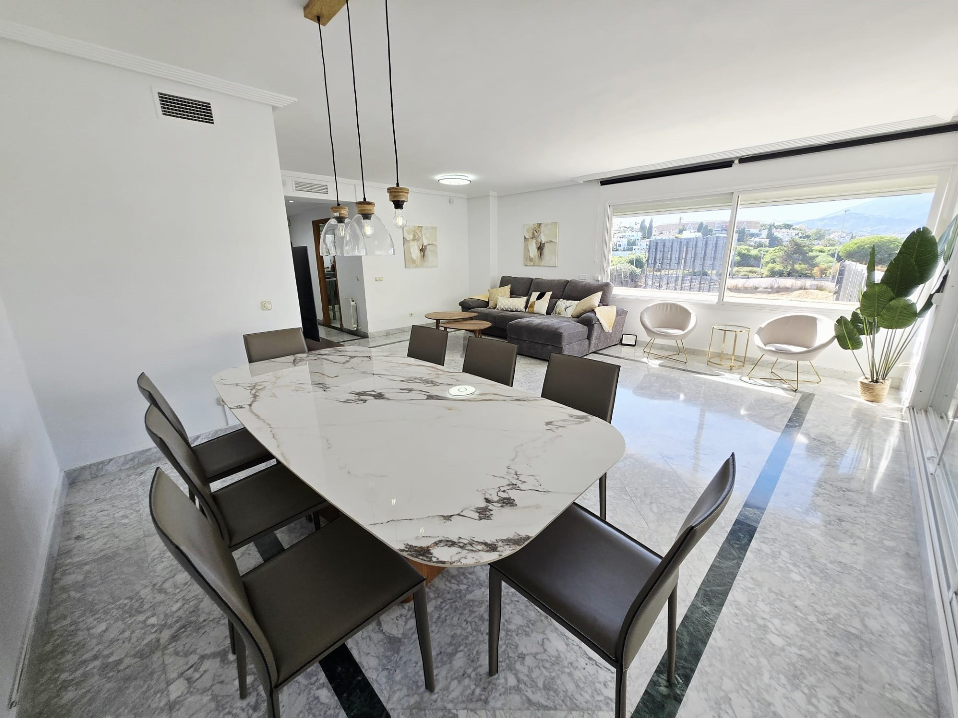 3 bedroom east facing corner apartment with a private terrace in Tembo Banús, Puerto Banús.