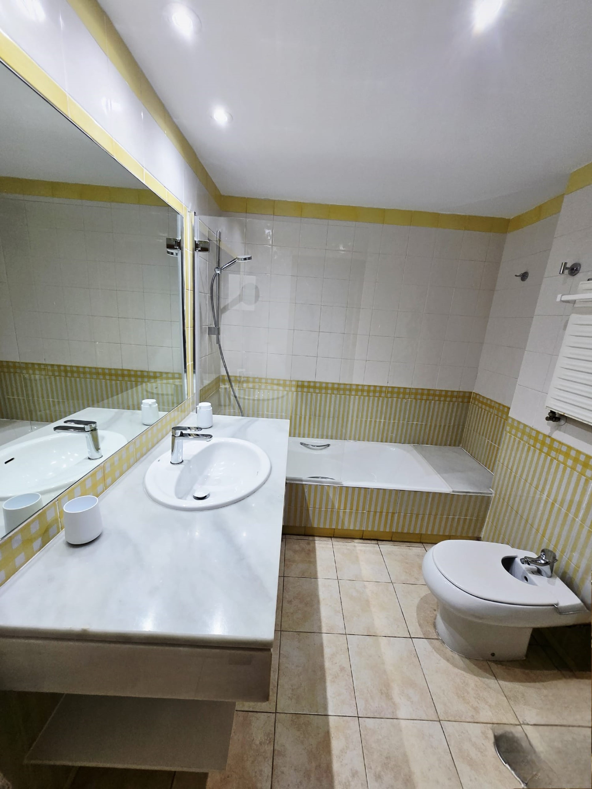 3 bedroom east facing corner apartment with a private terrace in Tembo Banús, Puerto Banús.