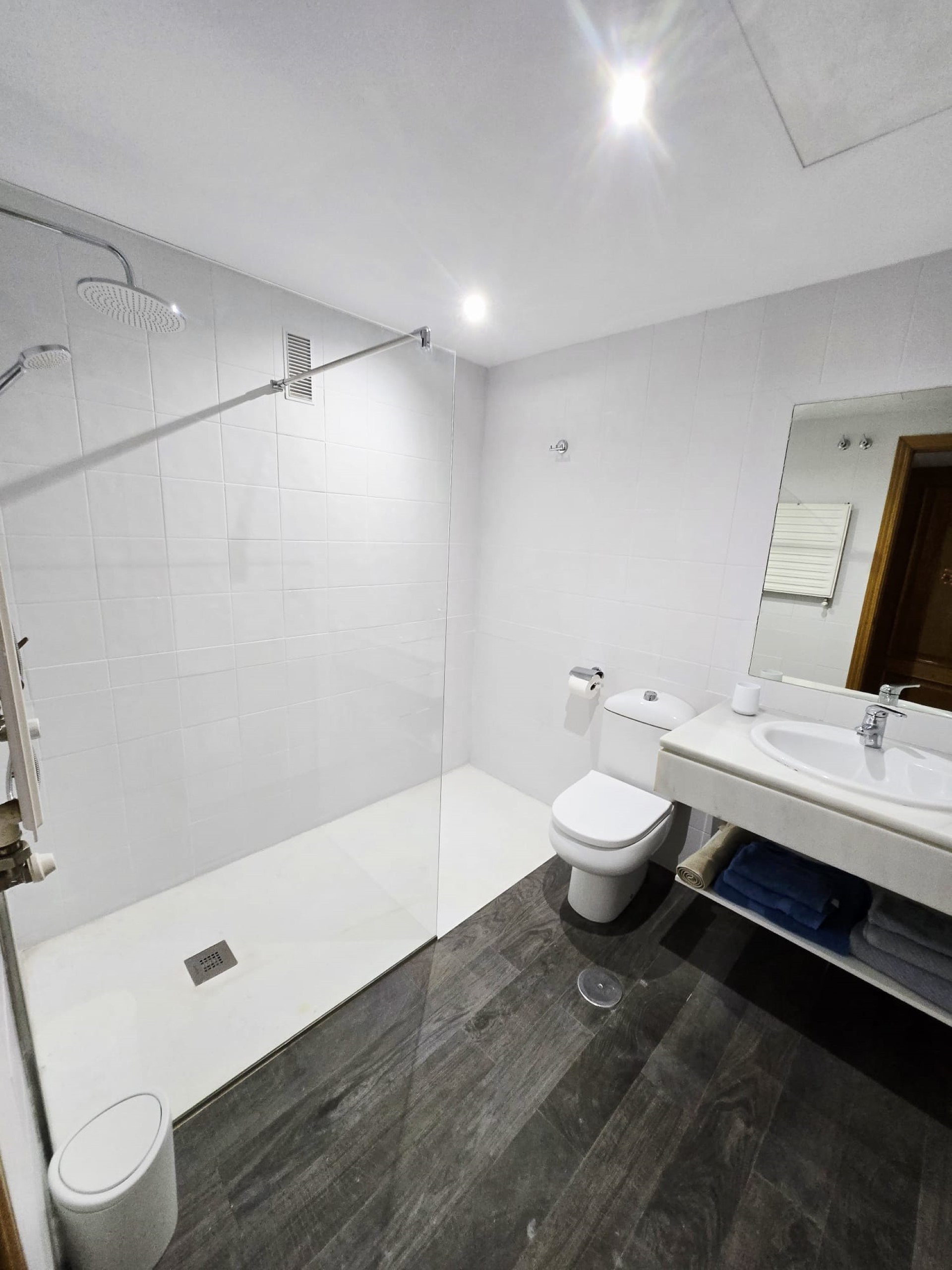 3 bedroom east facing corner apartment with a private terrace in Tembo Banús, Puerto Banús.