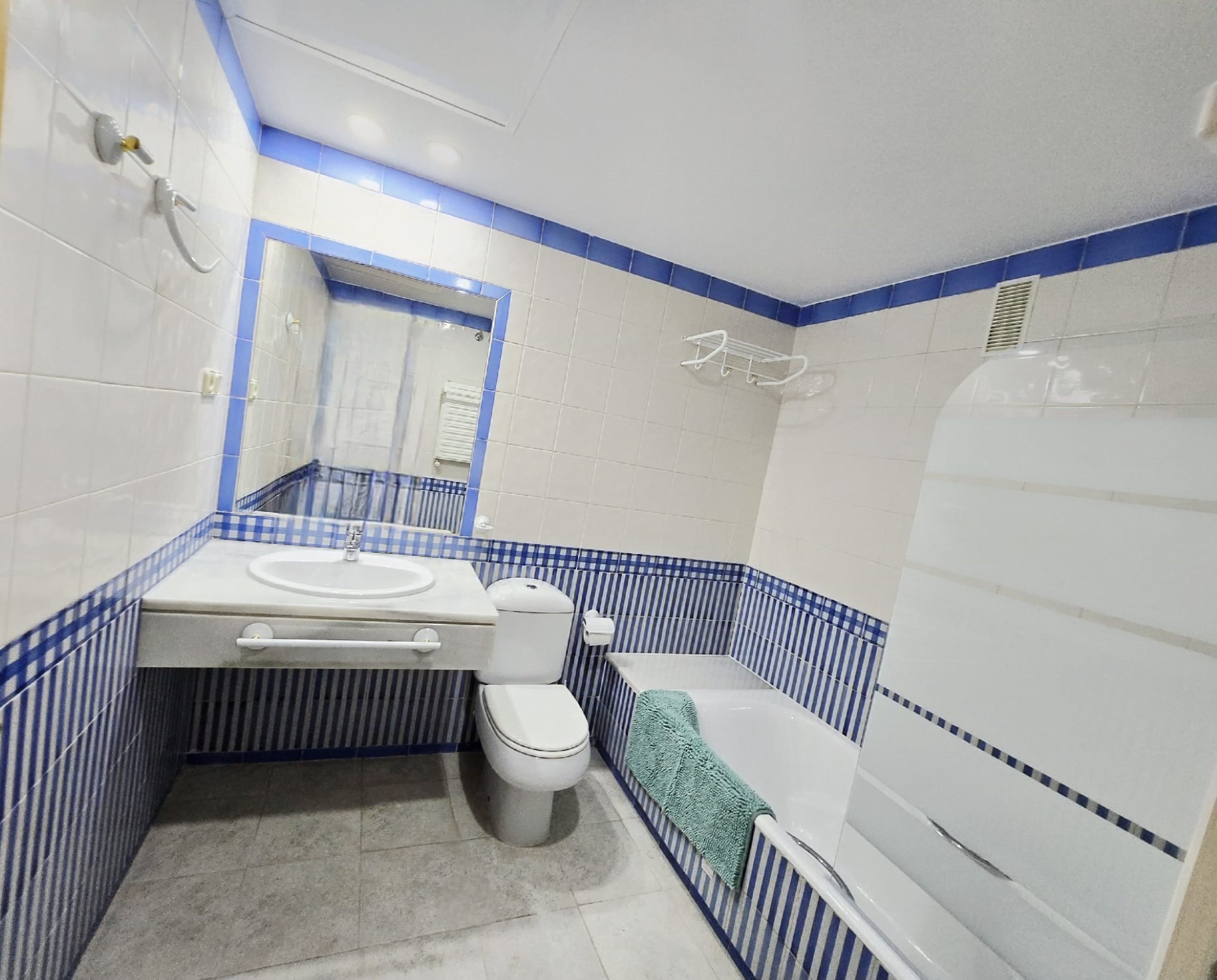 3 bedroom very spacious east facing apartment, in Tembo Banús, Puerto Banús