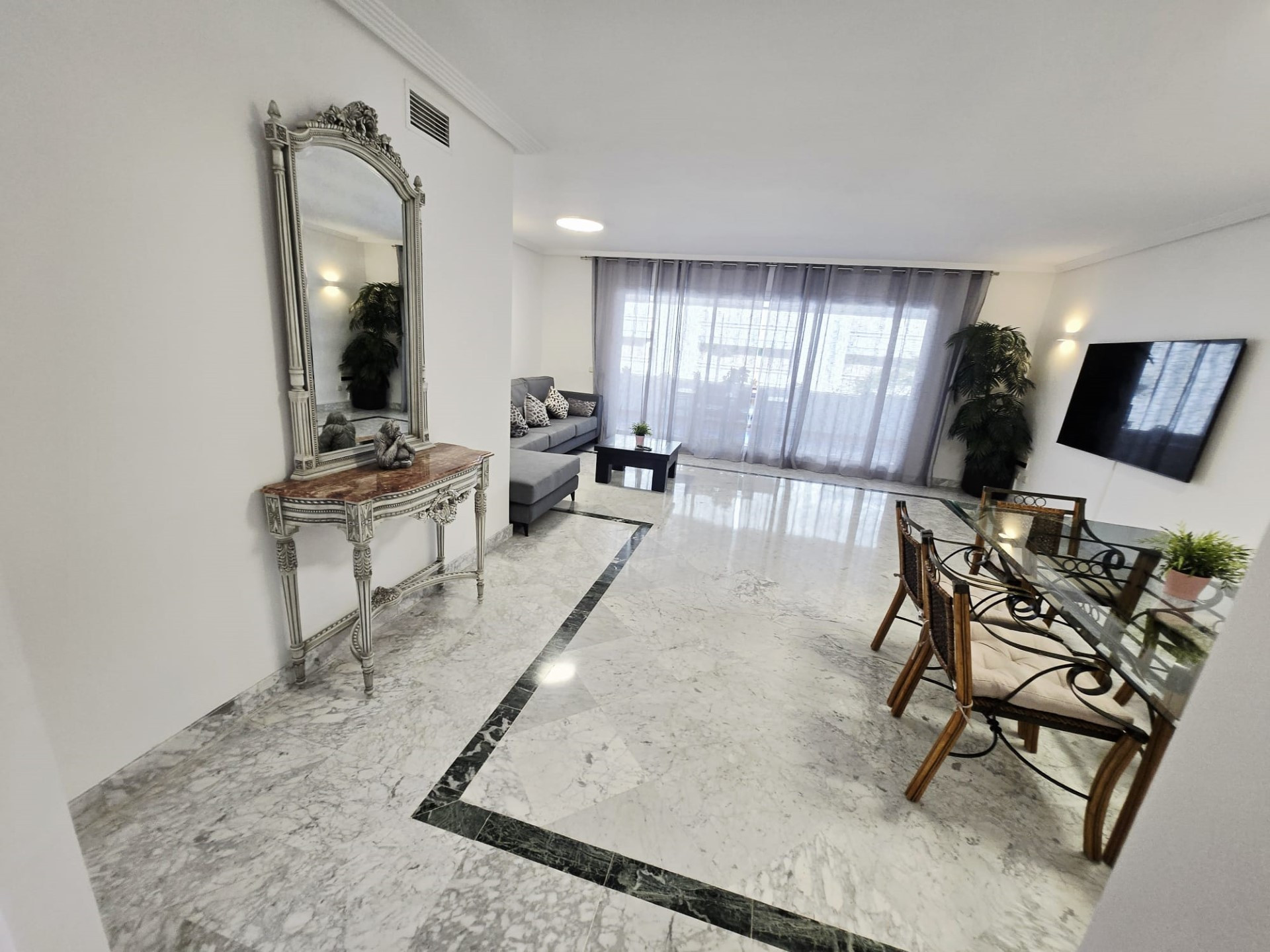 3 bedroom very spacious east facing apartment, in Tembo Banús, Puerto Banús