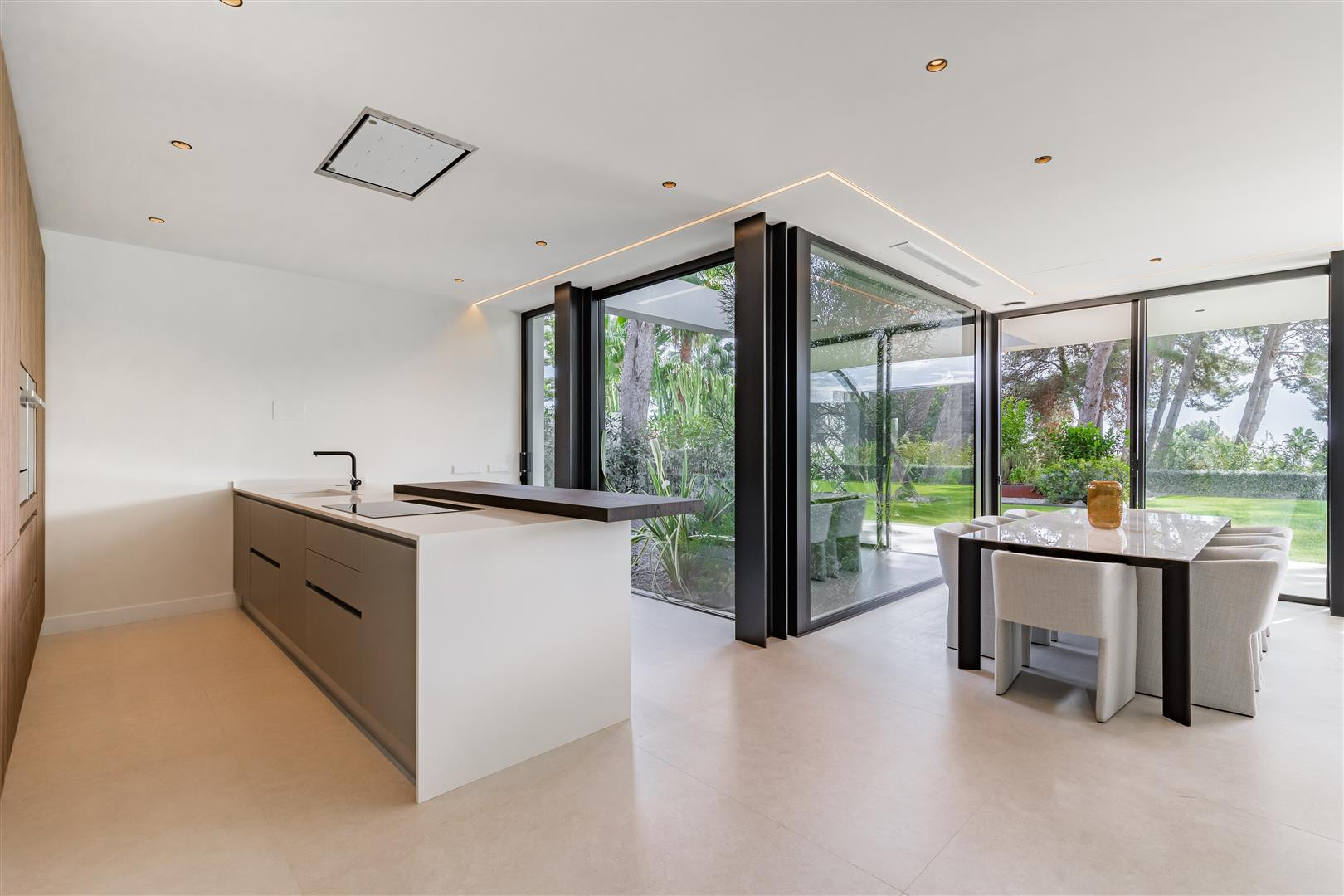 Villa for sale in Marbella, 