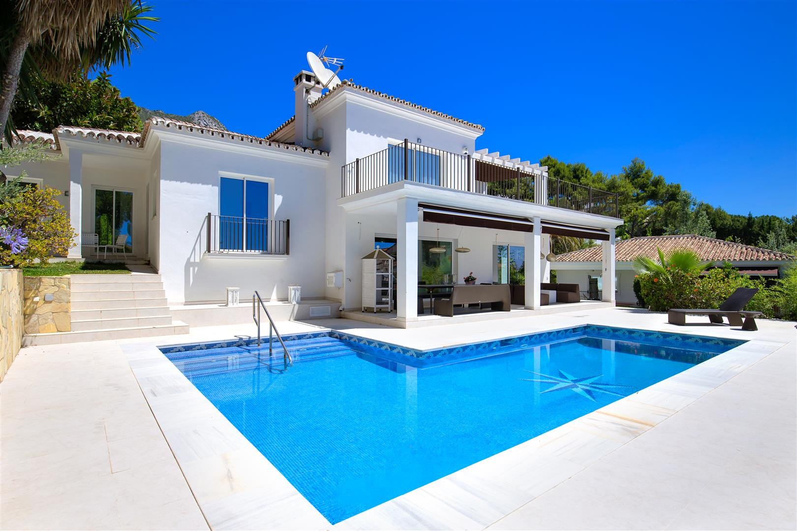 Villa for sale in Marbella, 