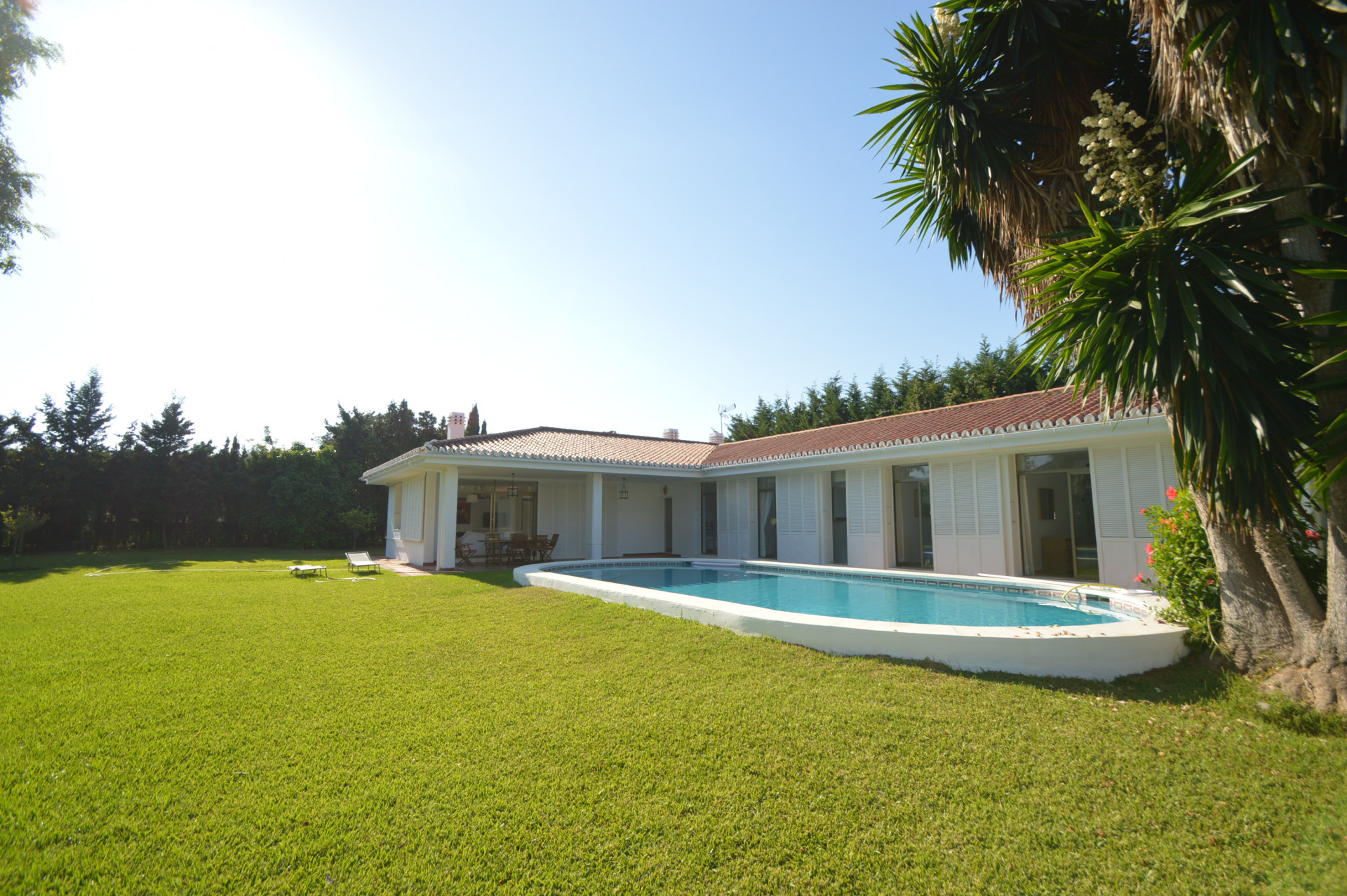 Villa for sale in Estepona, 