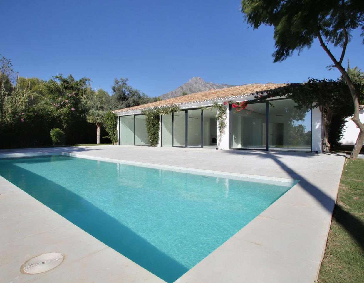 Villa for sale in Marbella, 
