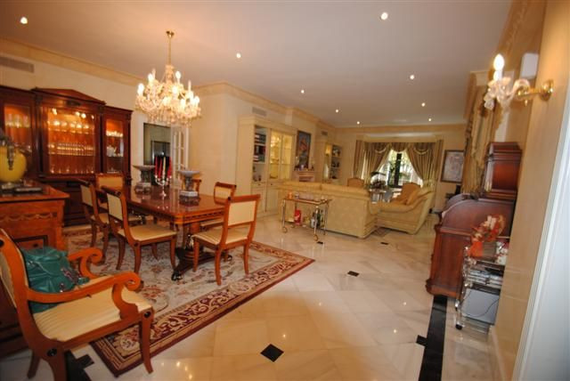 Villa for sale in Marbella, 