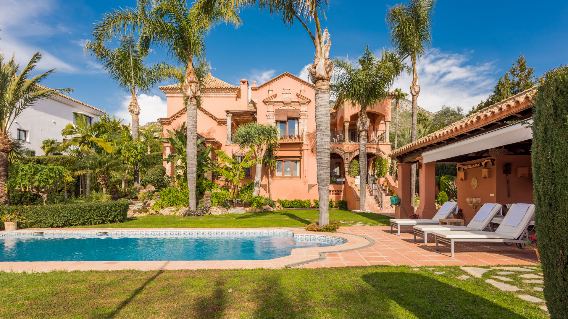 Villa for sale in Marbella, 