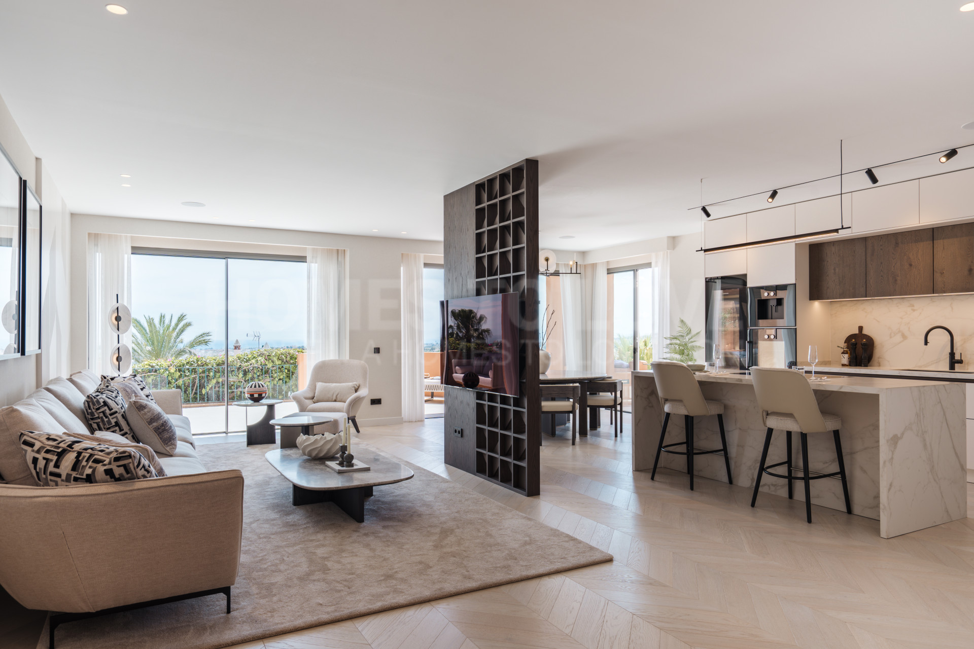 Beeindruckende, kürzlich renovierte Vierzimmerwohnung in Les Belvédères, Nueva Andalucía.